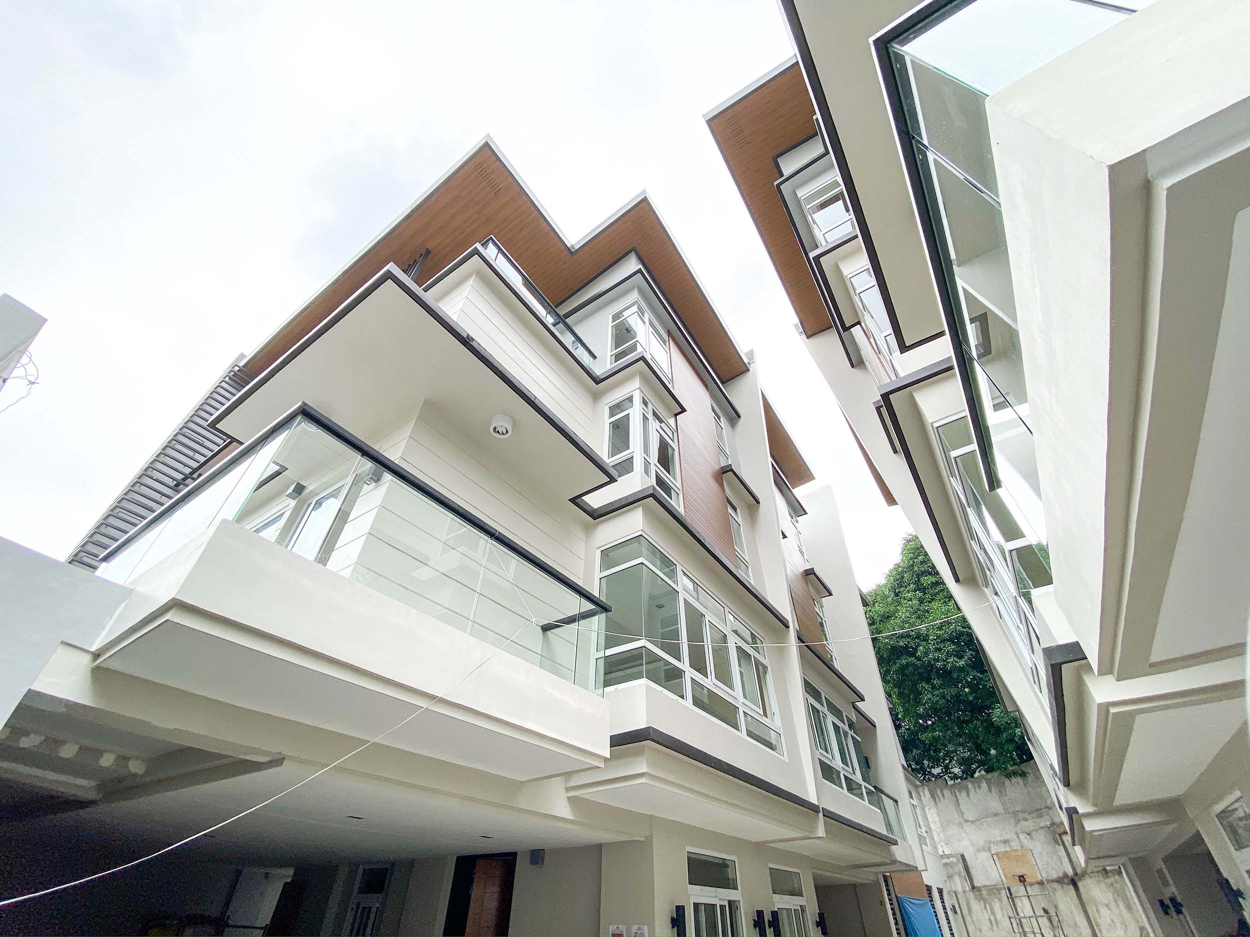 Luxury5BedroomTownhouseforSalenearLunaMencias-2.jpg