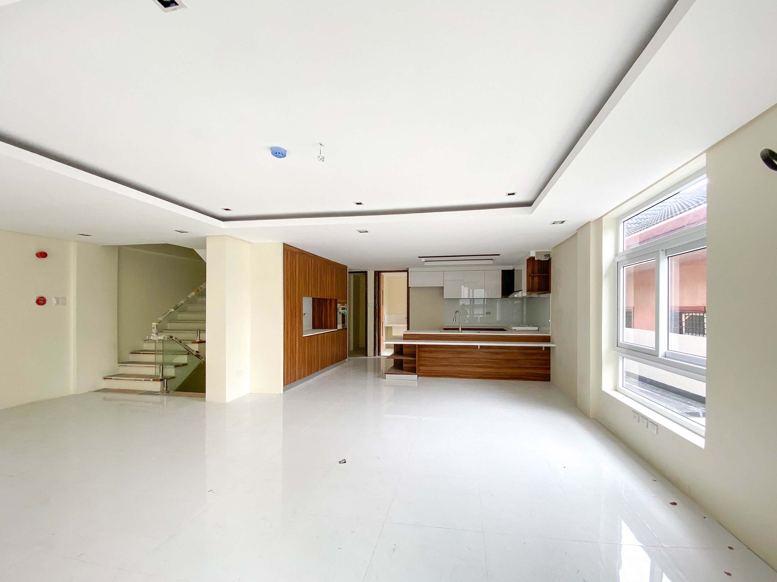 Luxury5BedroomTownhouseforSalenearLunaMencias-7.jpg