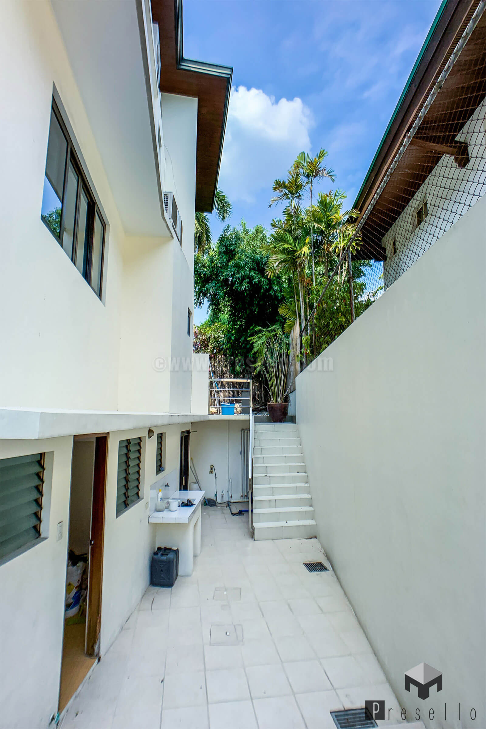 Charming5BRModernHouseandLotforSaleinAyalaAlabangMuntinlupa-2.jpg