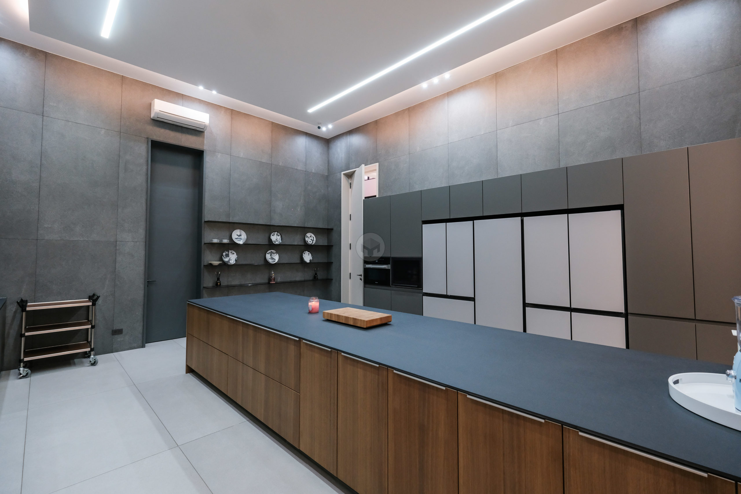 Industrial6BedroomHouseforSaleinAyalaAlabangMuntinlupa-6.jpg
