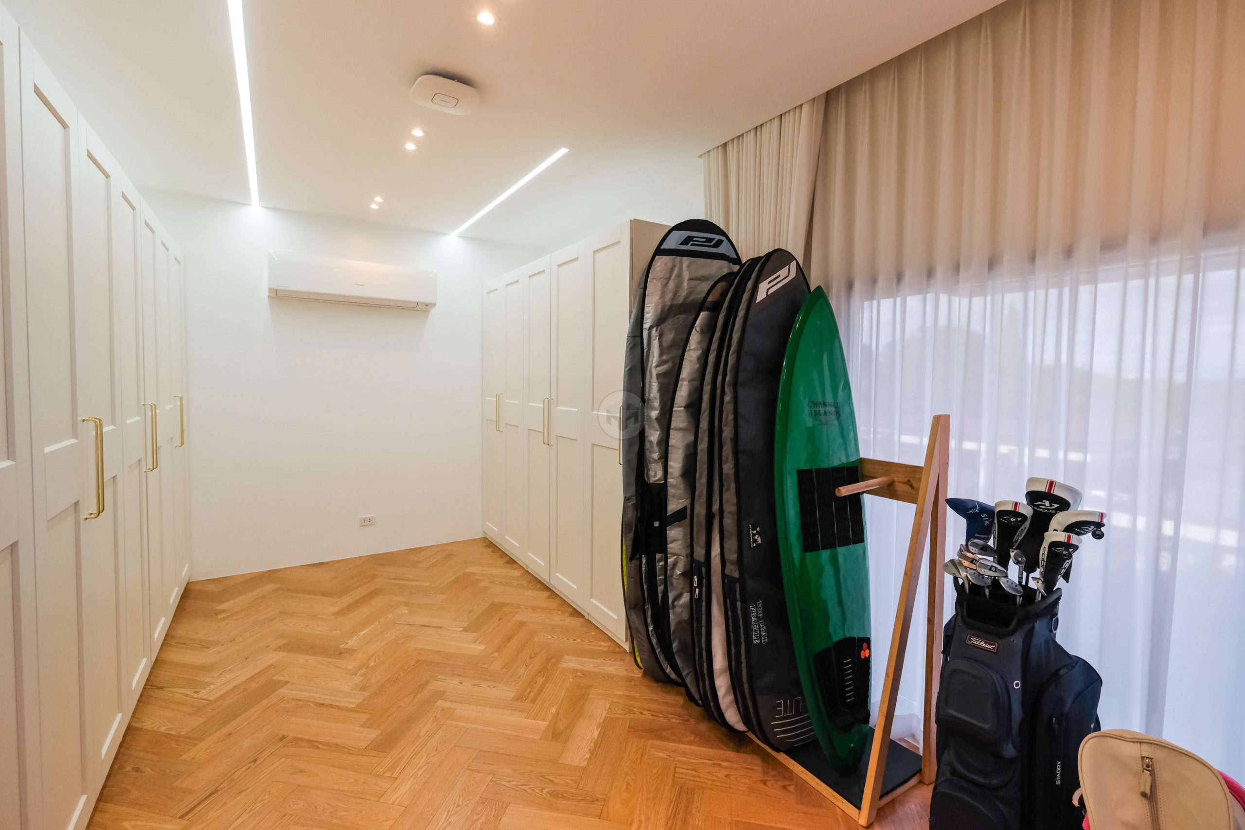 Industrial6BedroomHouseforSaleinAyalaAlabangMuntinlupa-28.jpg