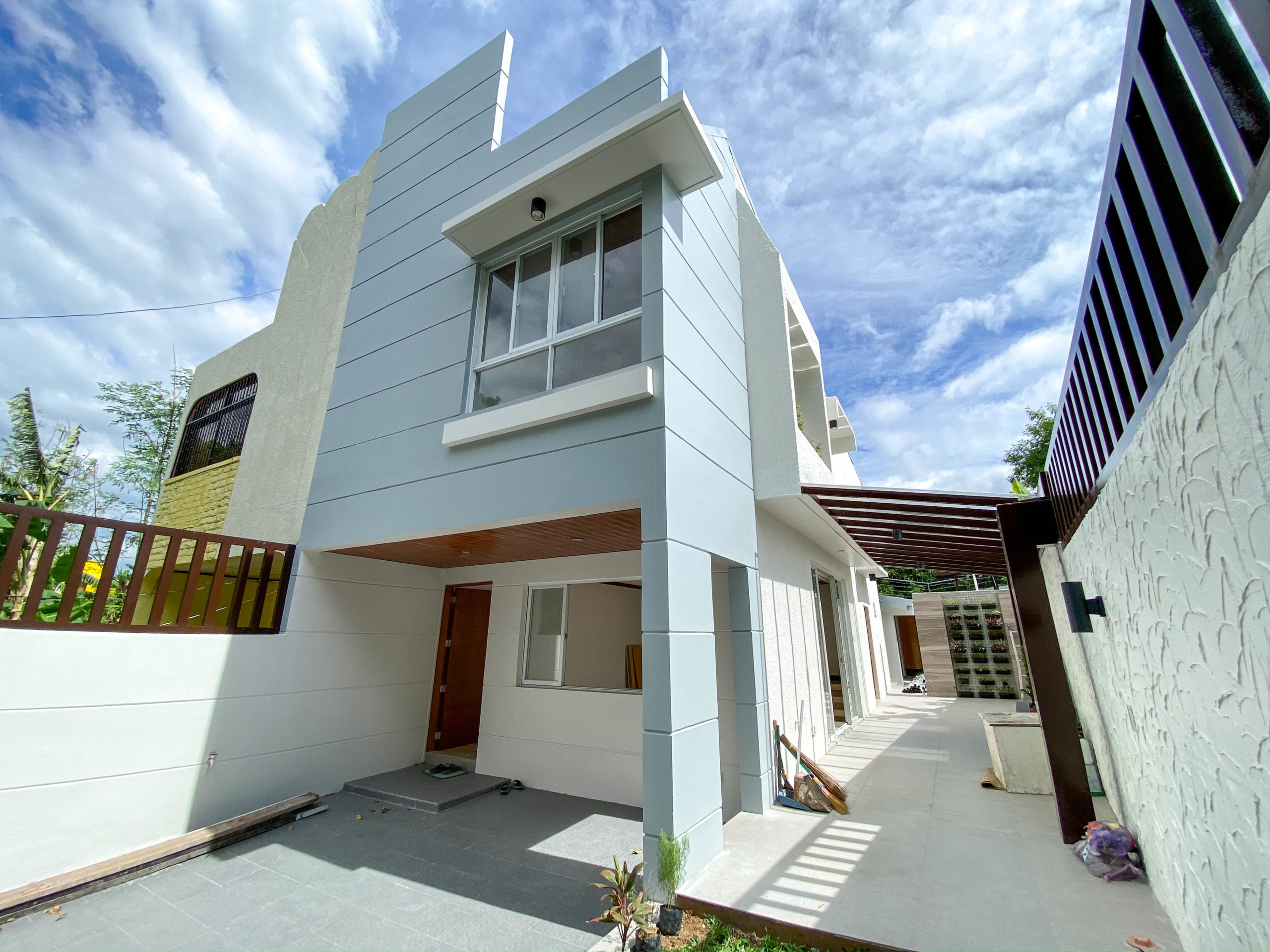 Charming3BedroomHouseandLotforSaleinBFHomesLasPiñas-1.jpg
