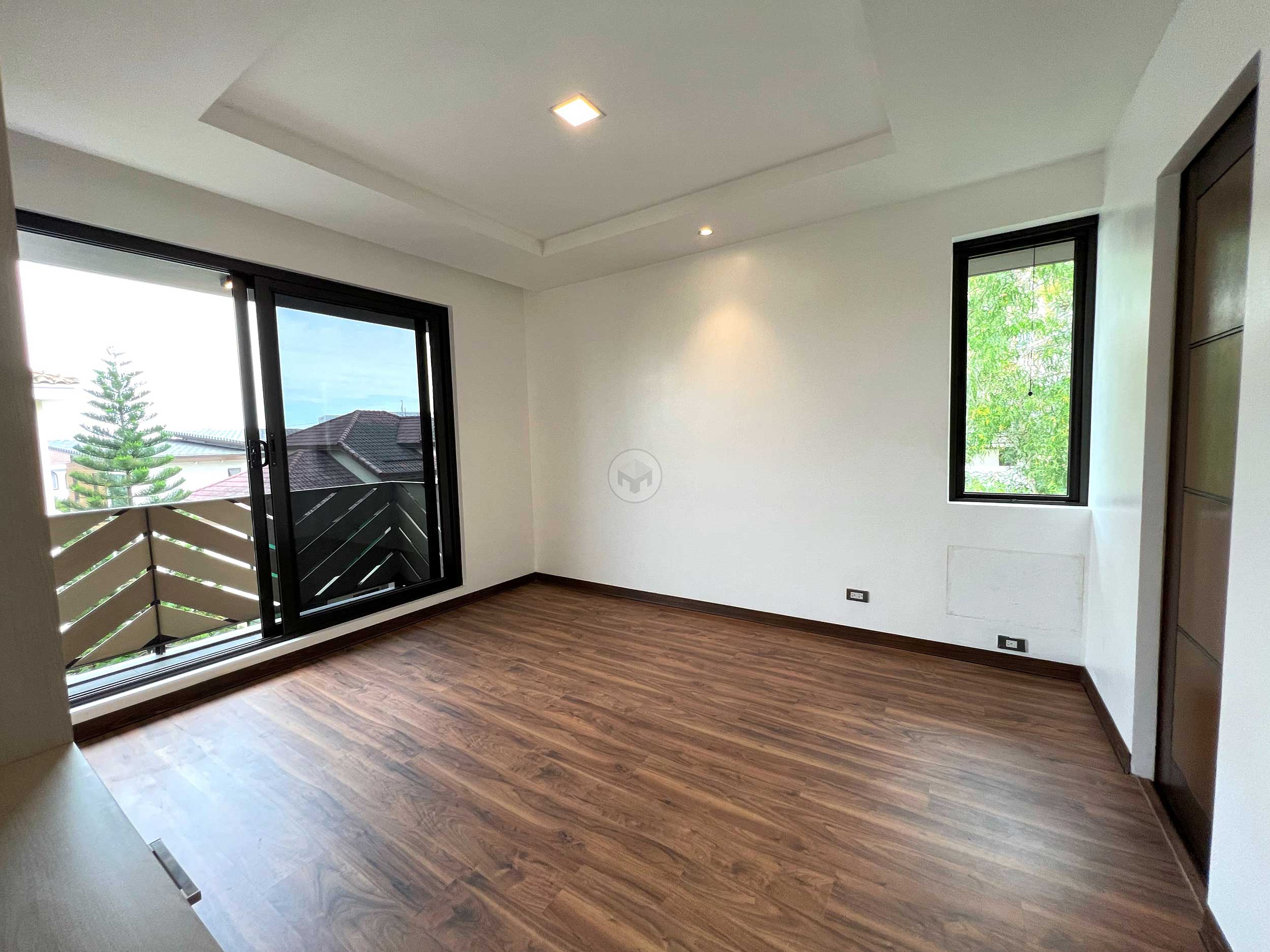 Contemporary5BedroomHouseandLotforSaleinTaguigCity-23.jpg