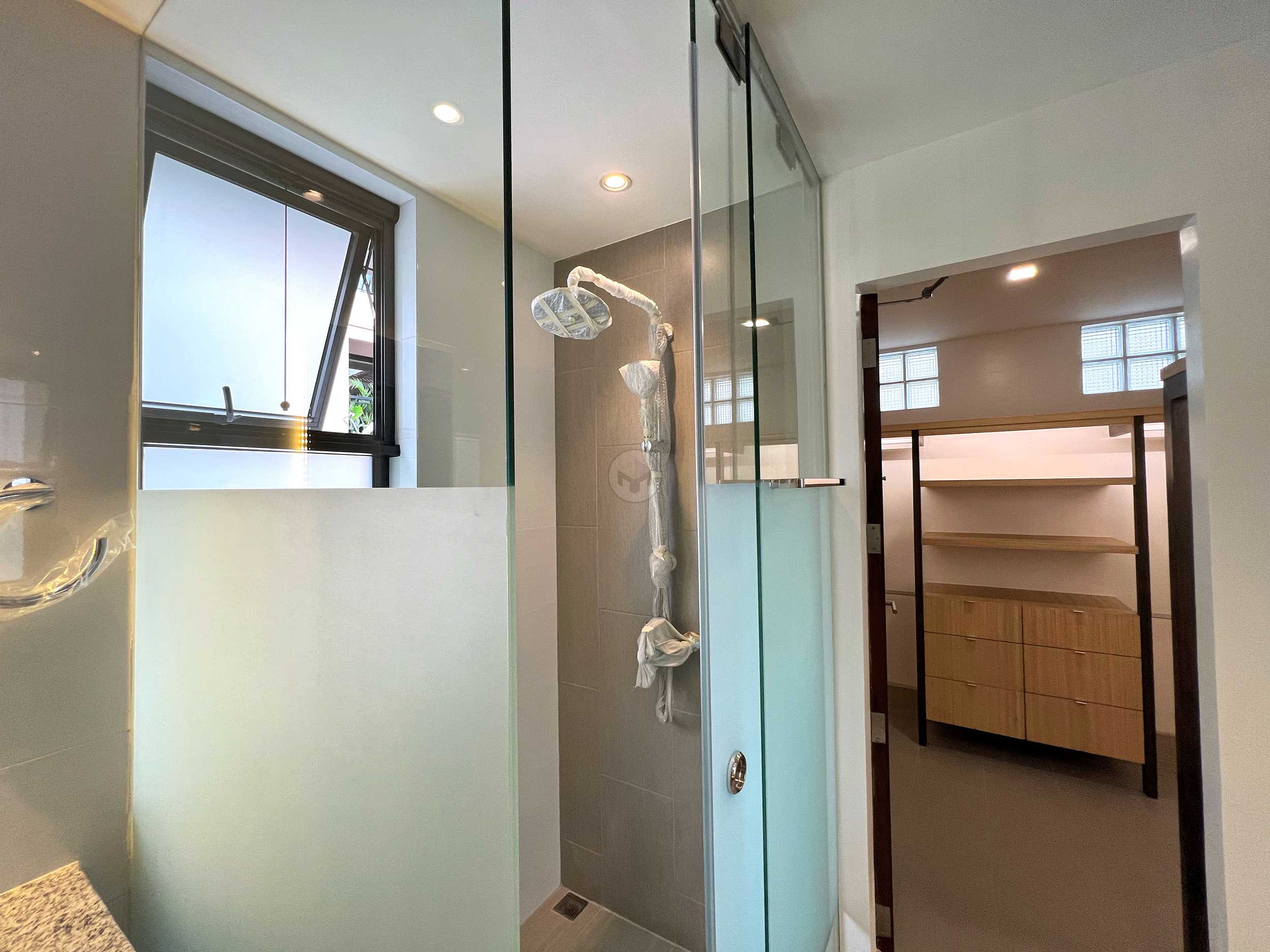 Contemporary5BedroomHouseandLotforSaleinTaguigCity-33.jpg