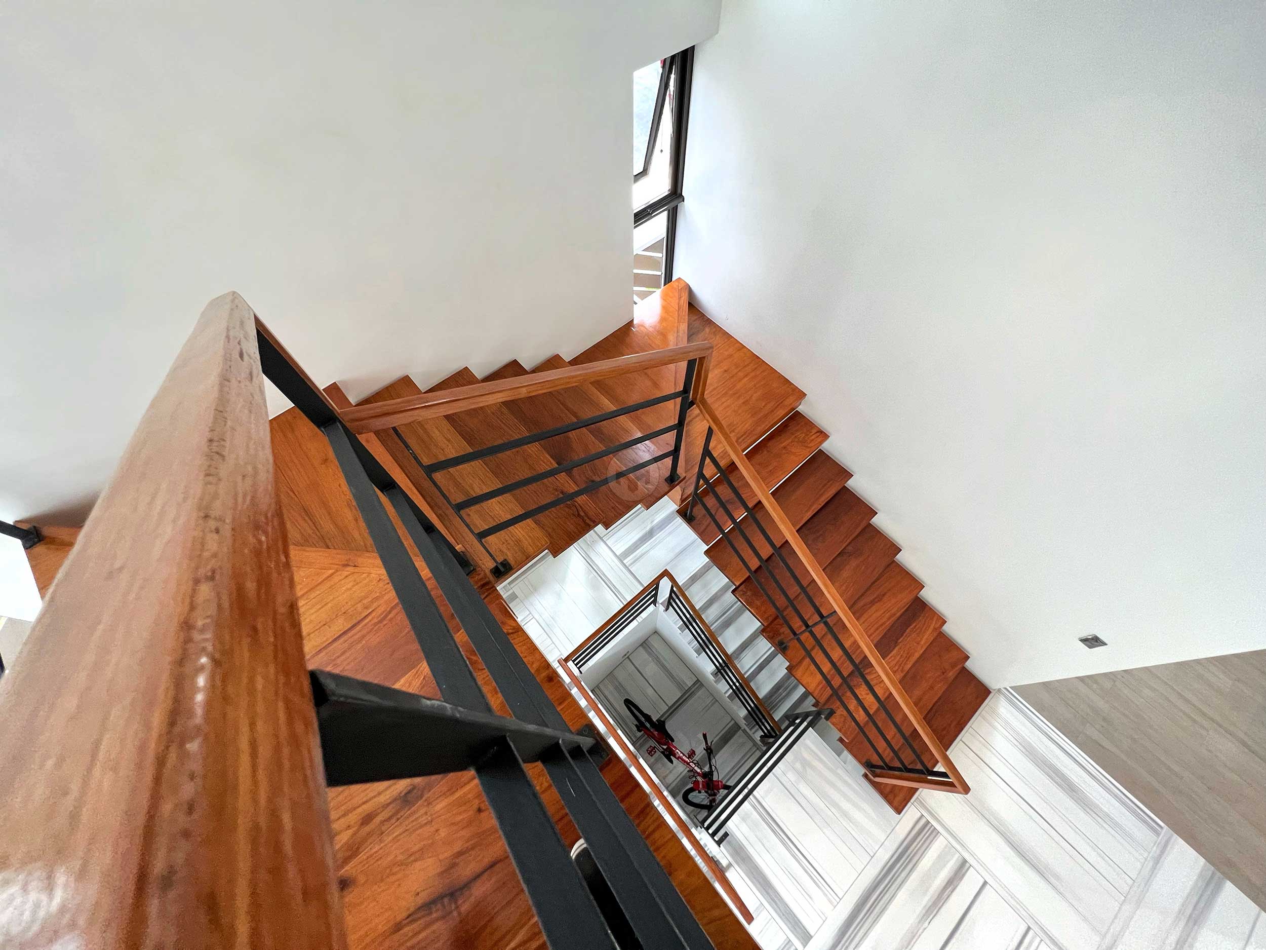 Contemporary5BedroomHouseandLotforSaleinTaguigCity-30.jpg