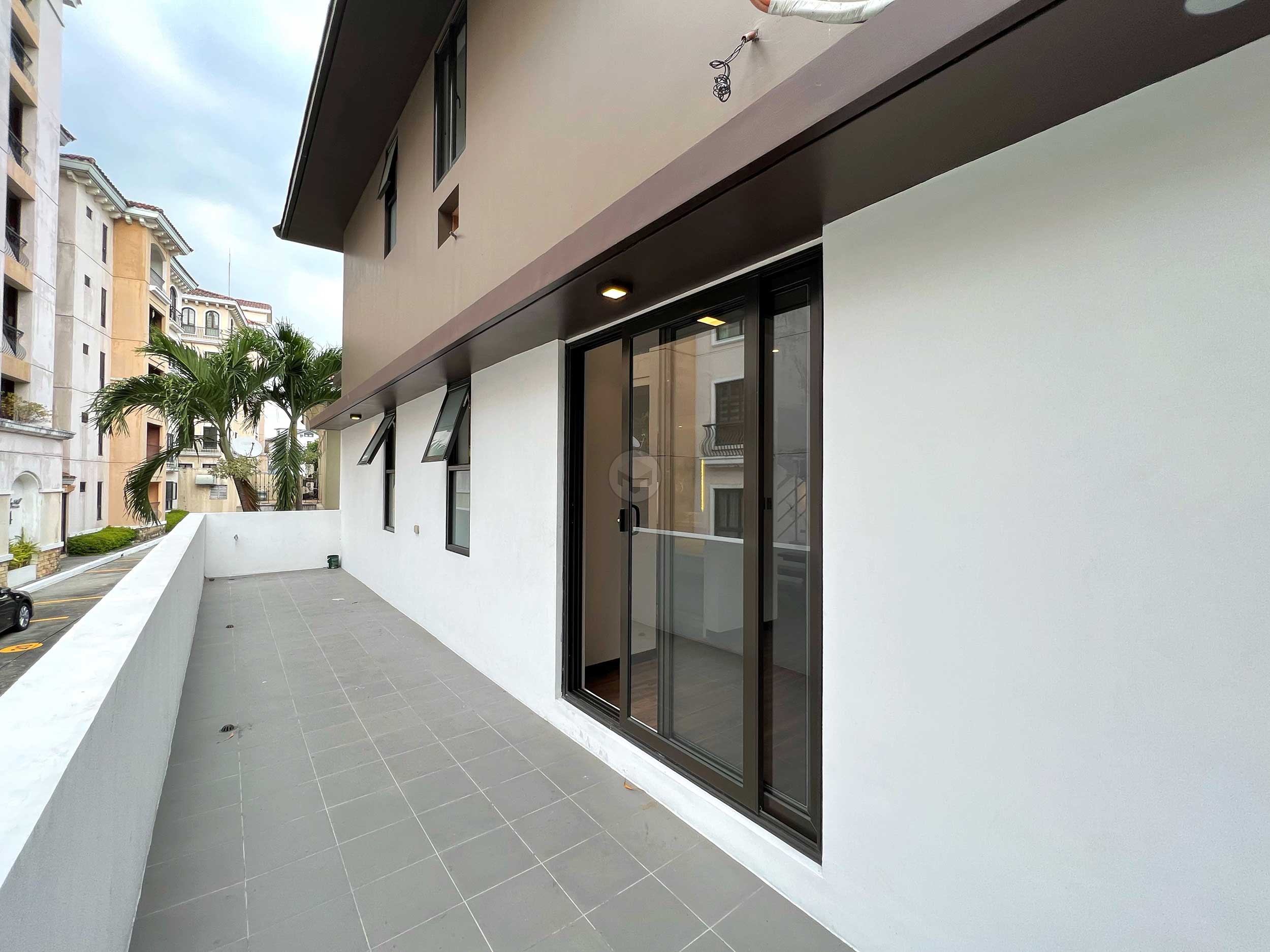 Contemporary5BedroomHouseandLotforSaleinTaguigCity-39.jpg