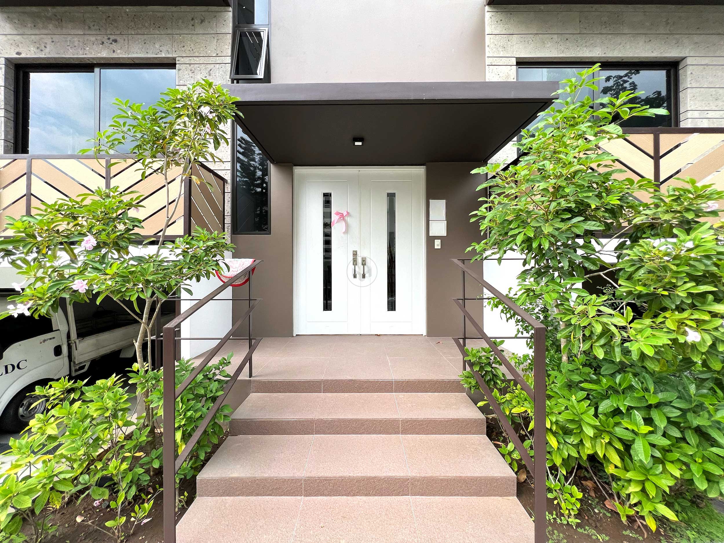 Contemporary5BedroomHouseandLotforSaleinTaguigCity-4.jpg