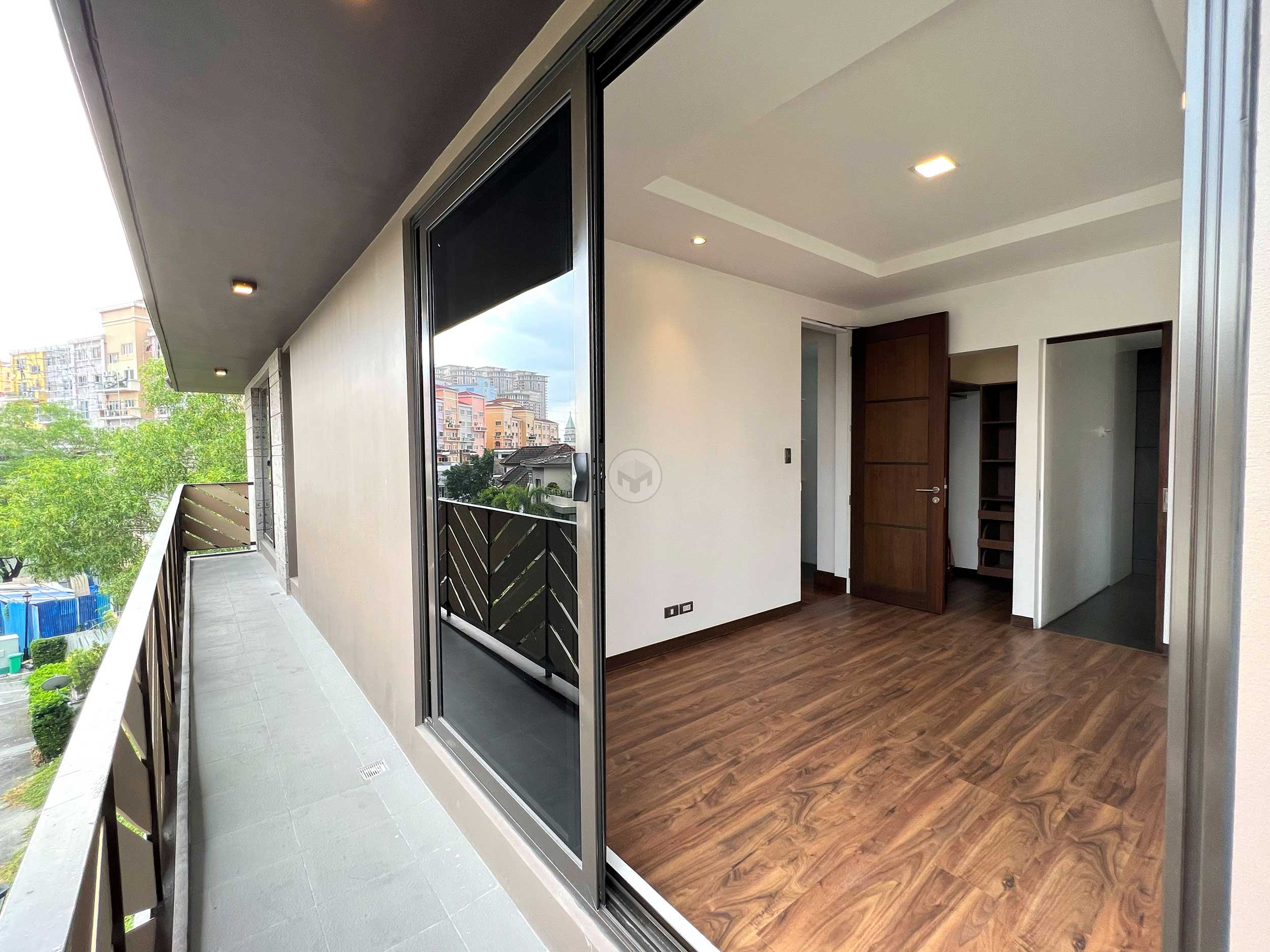 Contemporary5BedroomHouseandLotforSaleinTaguigCity-7.jpg