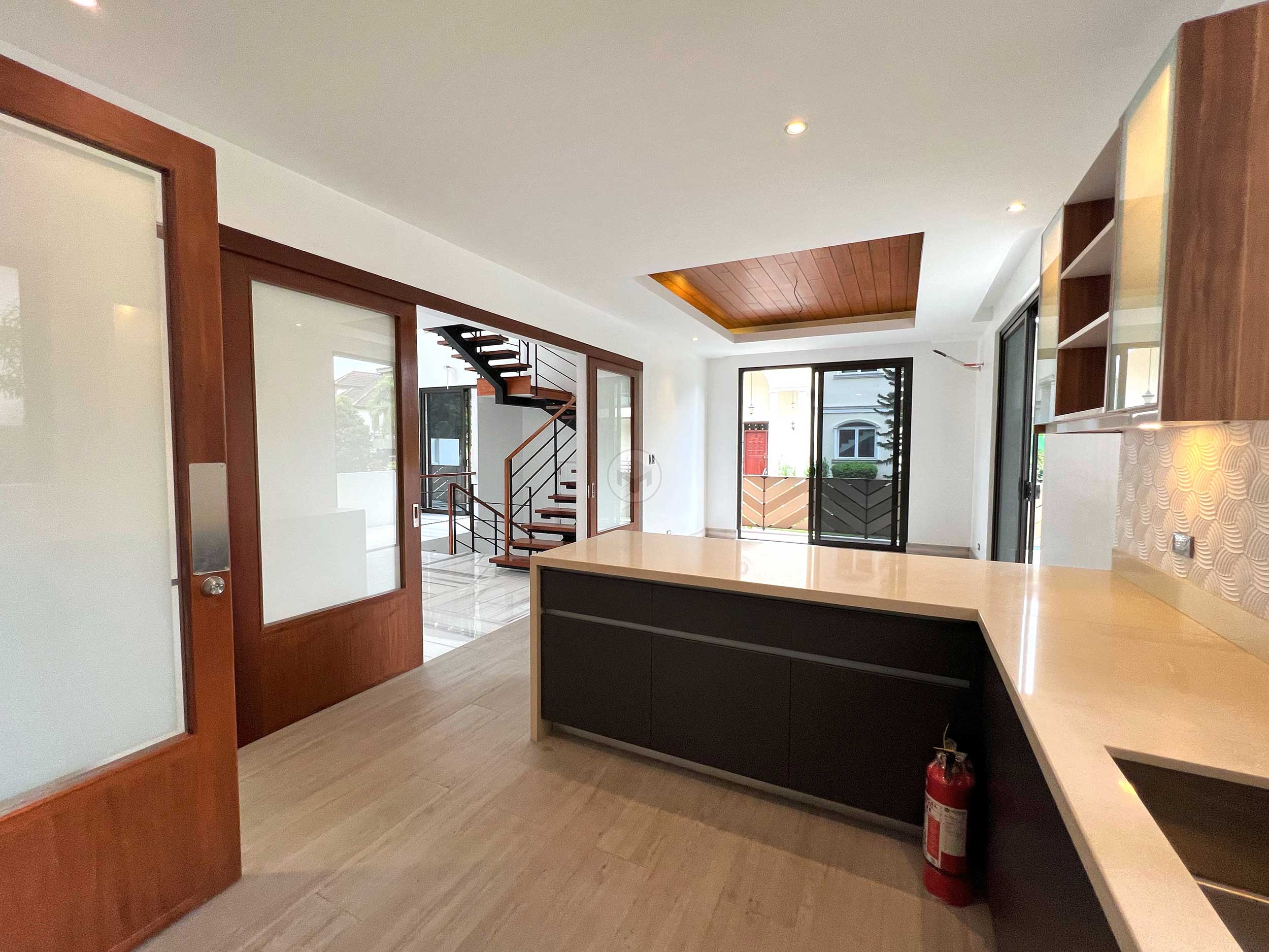 Contemporary5BedroomHouseandLotforSaleinTaguigCity-15.jpg