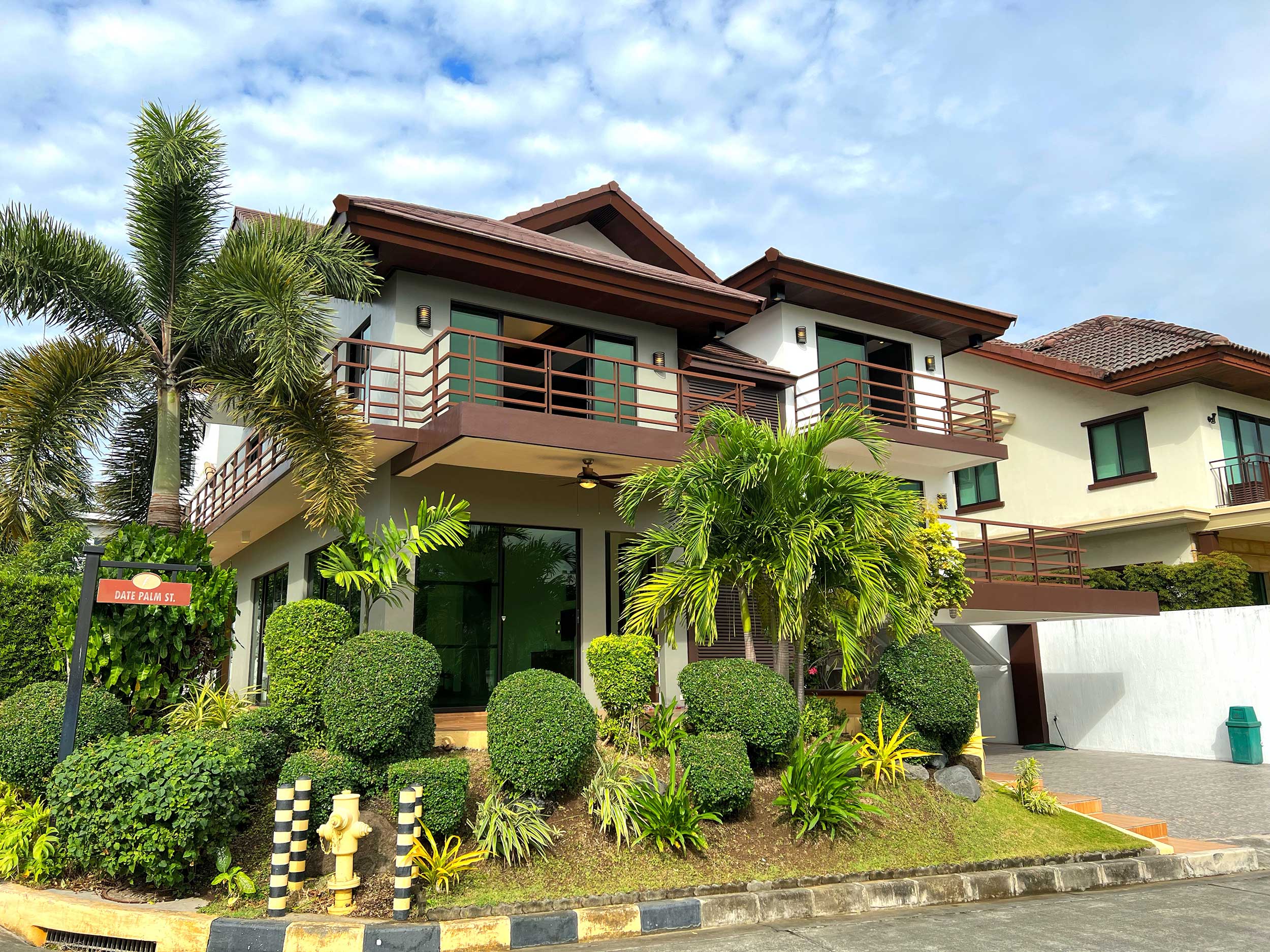 Enticing5BedroomHouseandLotforSaleinPalmsPointSubdivisionMuntinlupa-1.jpg