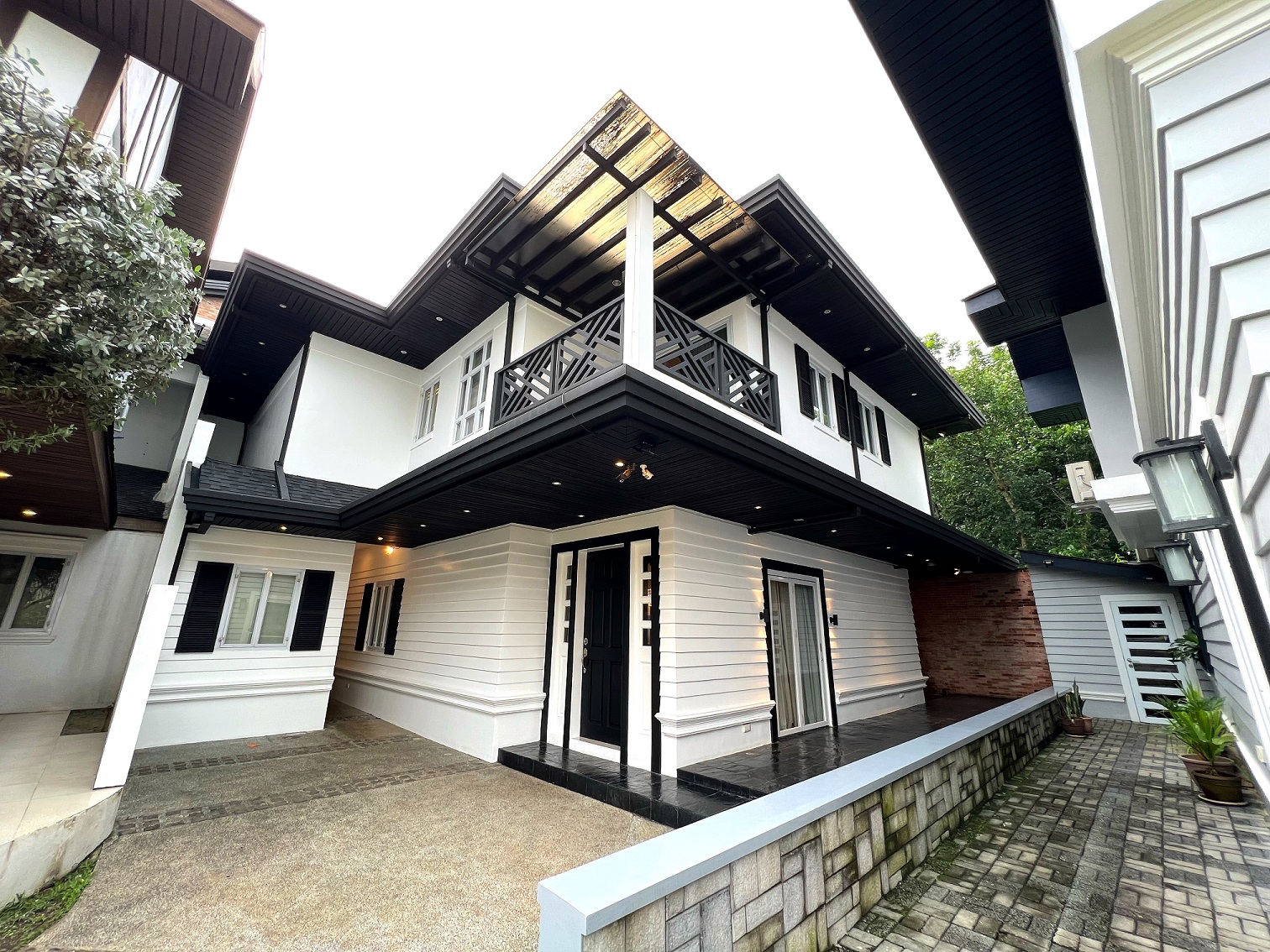 Inviting4BedroomHouseandLotforSaleinCapitolHills-1.jpg