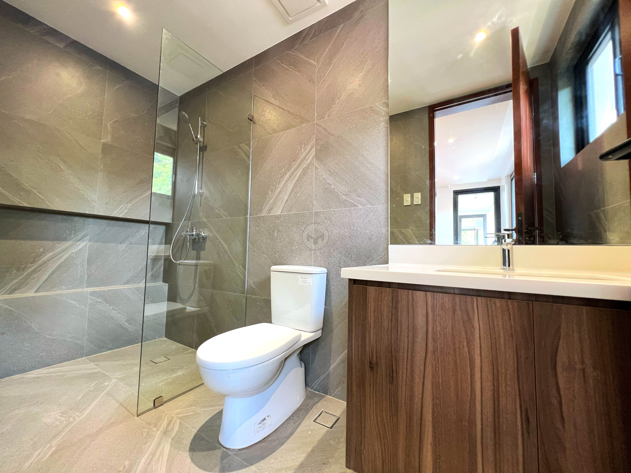 Stunning7BedroomHouseandLotforSaleinCapitolHillsGolf-28.jpg