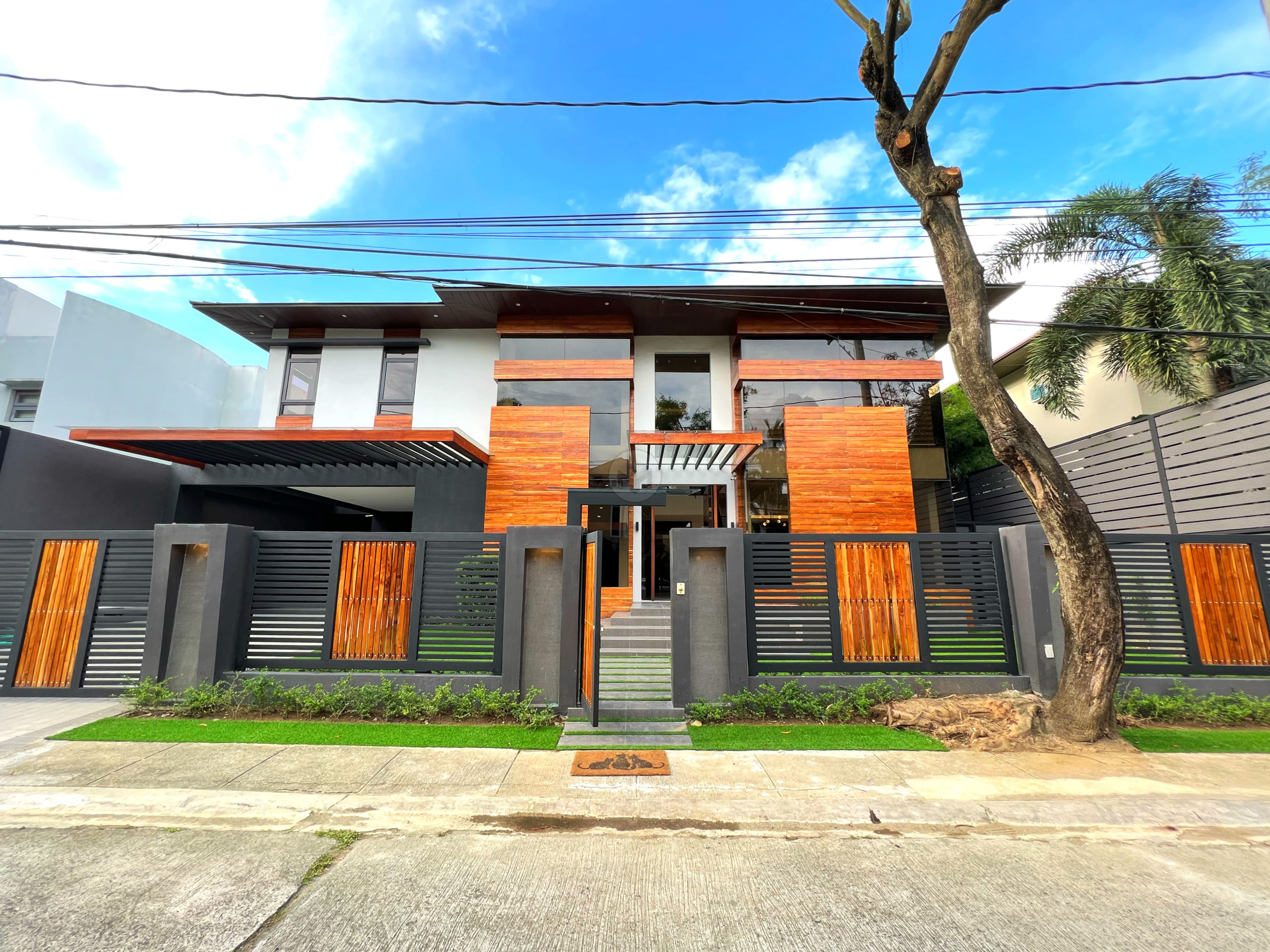 Cozy4BedroomHouseandLotforSaleinLoyolaGrandVillas-2.jpg