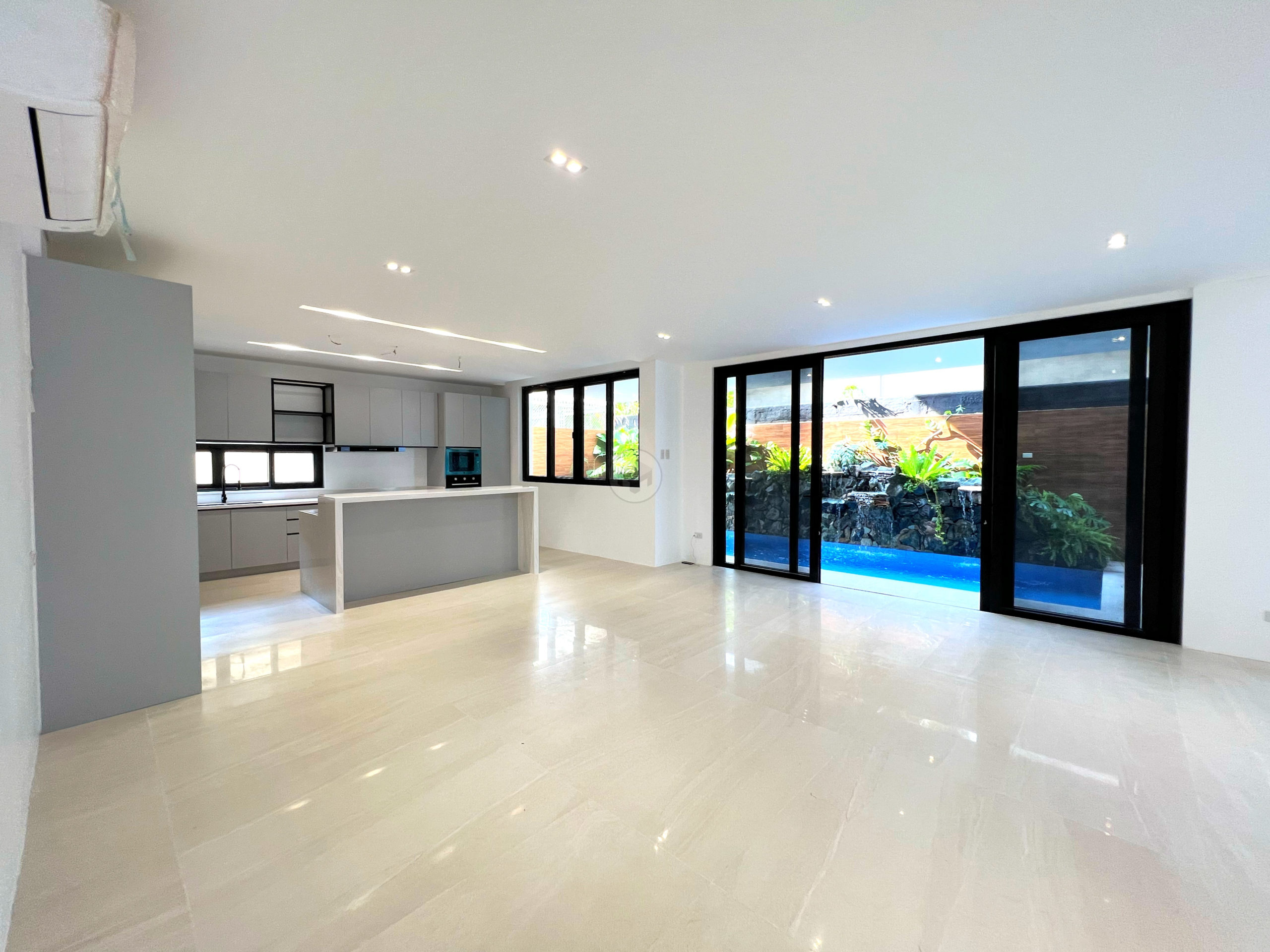 Stunning7BedroomHouseandLotforSaleinCapitolHillsGolf-12.jpg