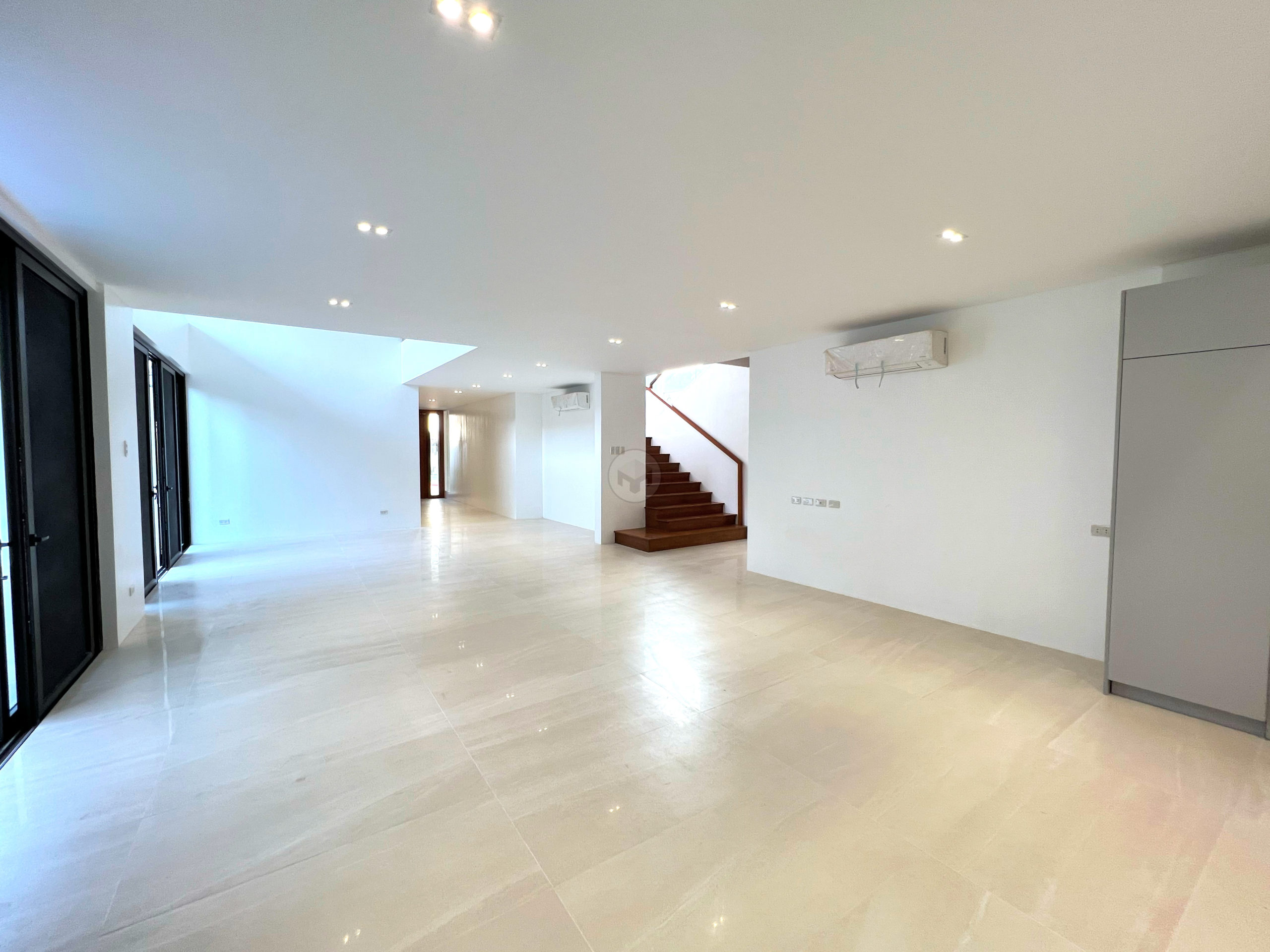 Stunning7BedroomHouseandLotforSaleinCapitolHillsGolf-20.jpg