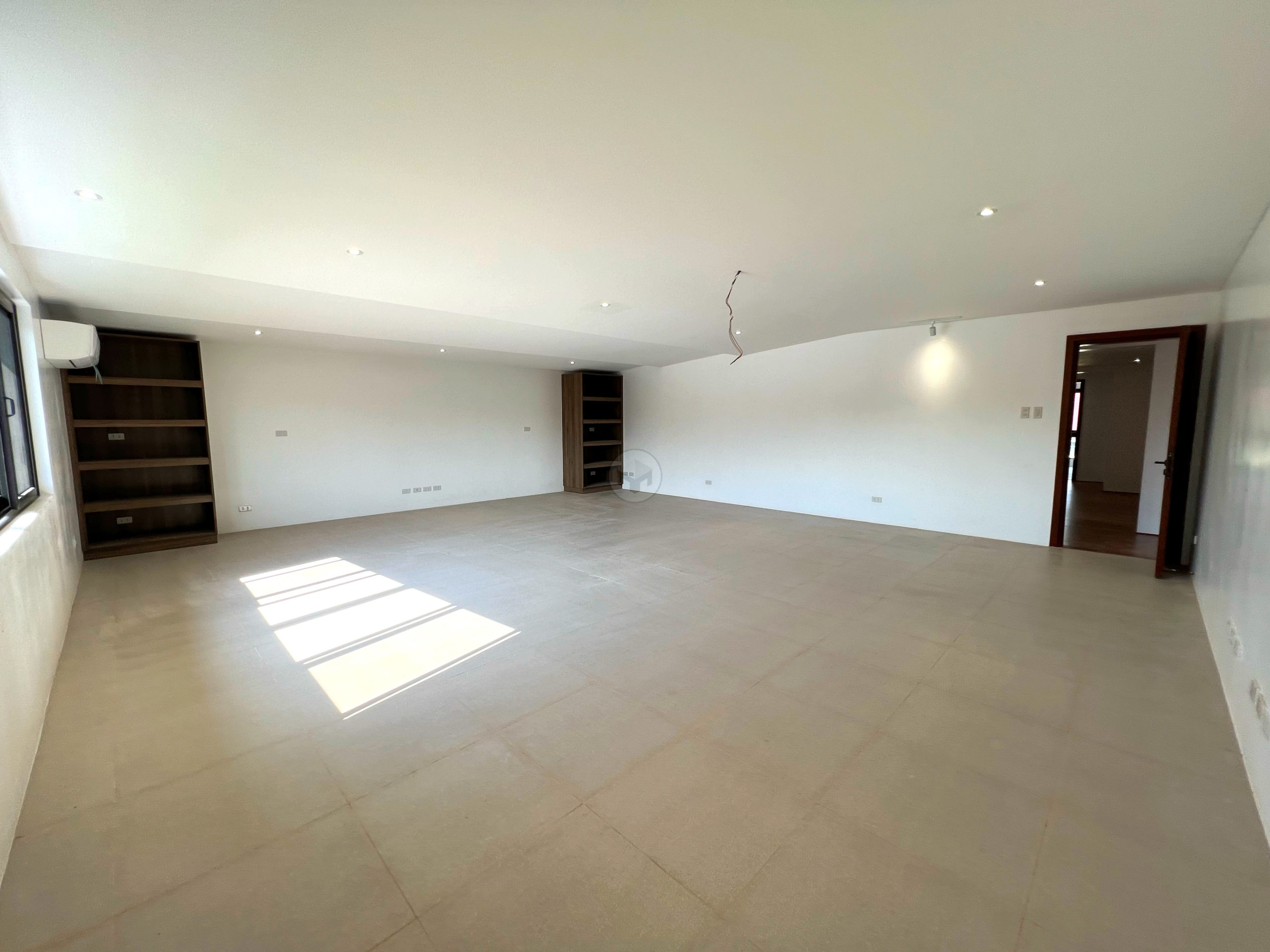 Stunning7BedroomHouseandLotforSaleinCapitolHillsGolf-3.jpg