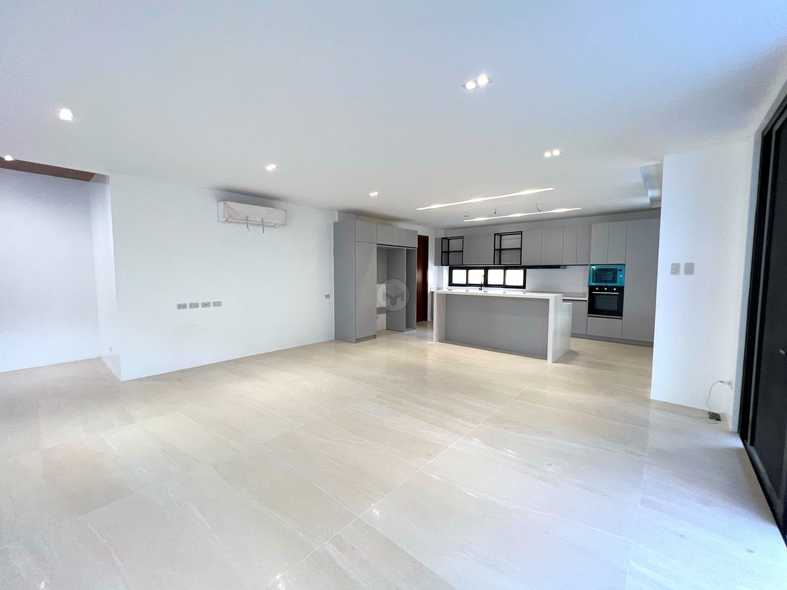 Stunning7BedroomHouseandLotforSaleinCapitolHillsGolf-11.jpg