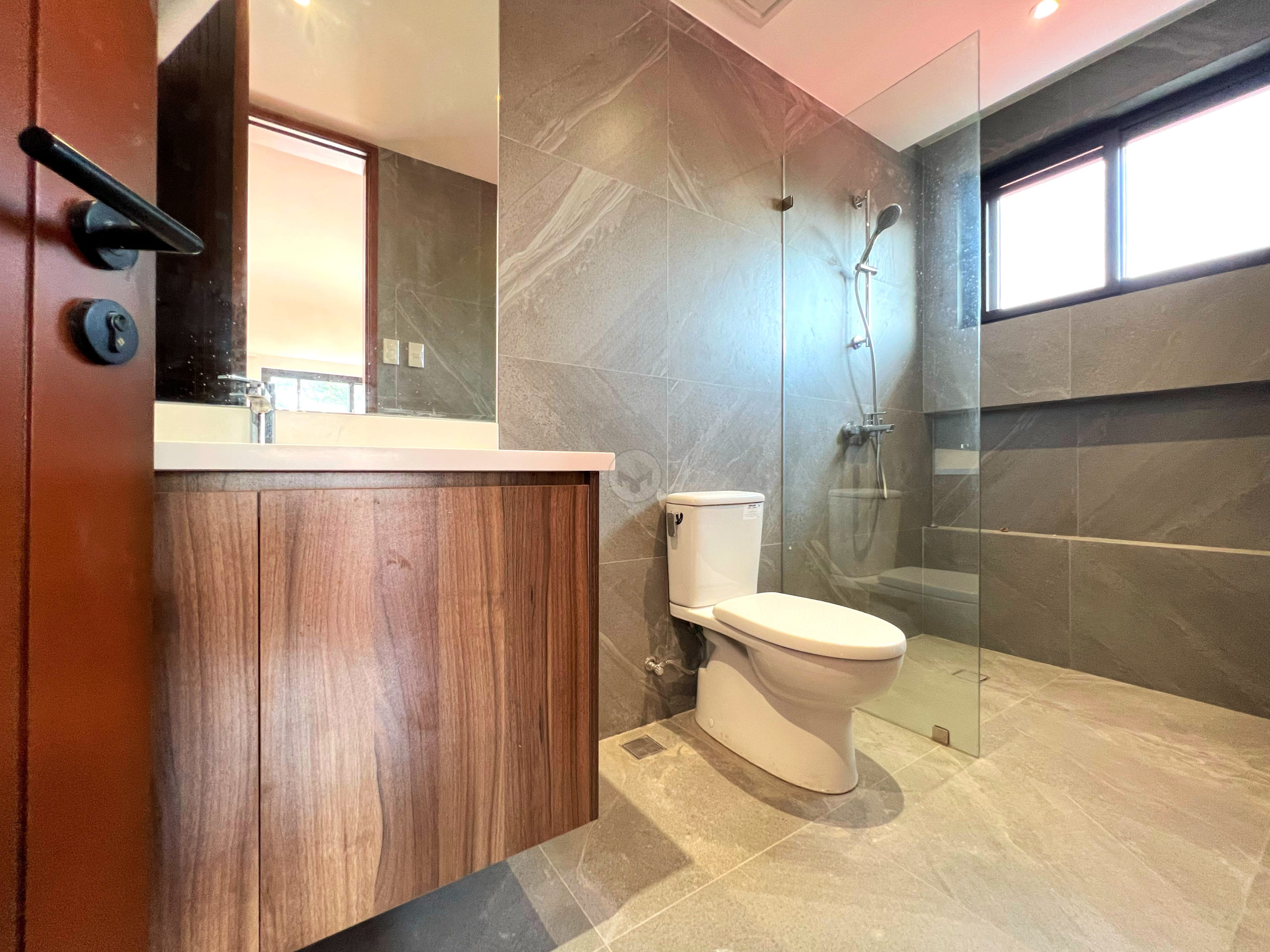 Stunning7BedroomHouseandLotforSaleinCapitolHillsGolf-35.jpg