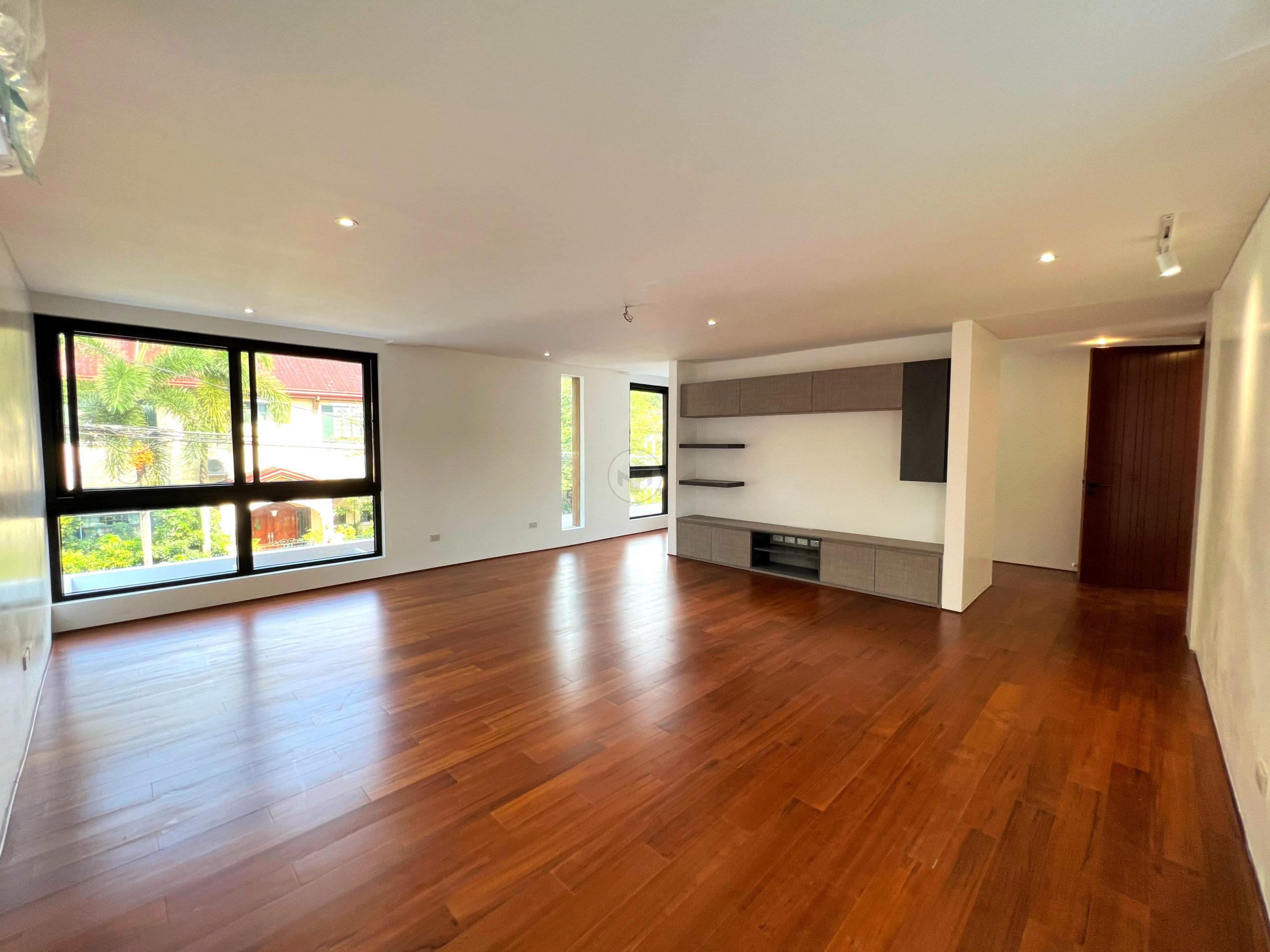Stunning7BedroomHouseandLotforSaleinCapitolHillsGolf-8.jpg