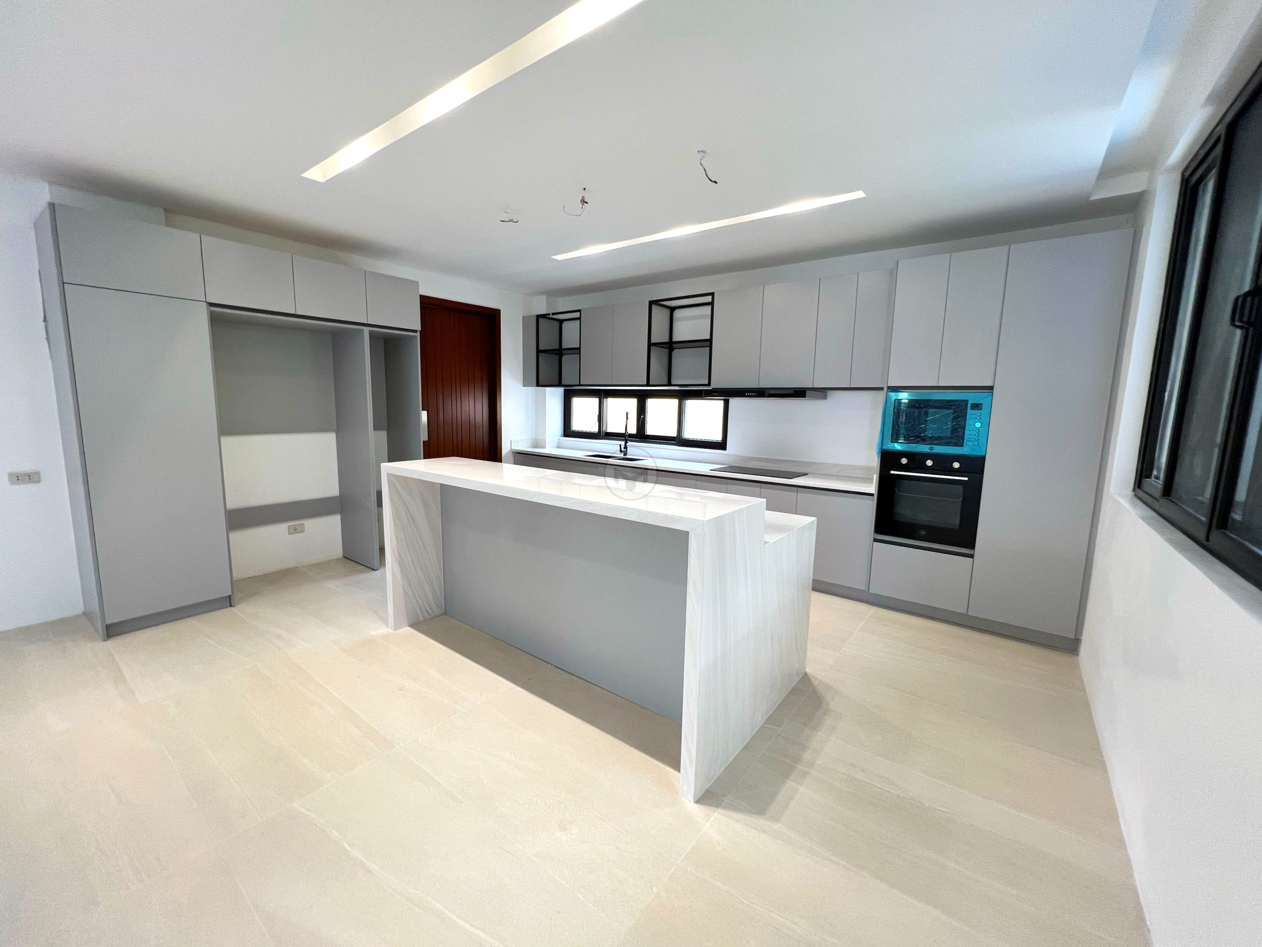 Stunning7BedroomHouseandLotforSaleinCapitolHillsGolf-13.jpg