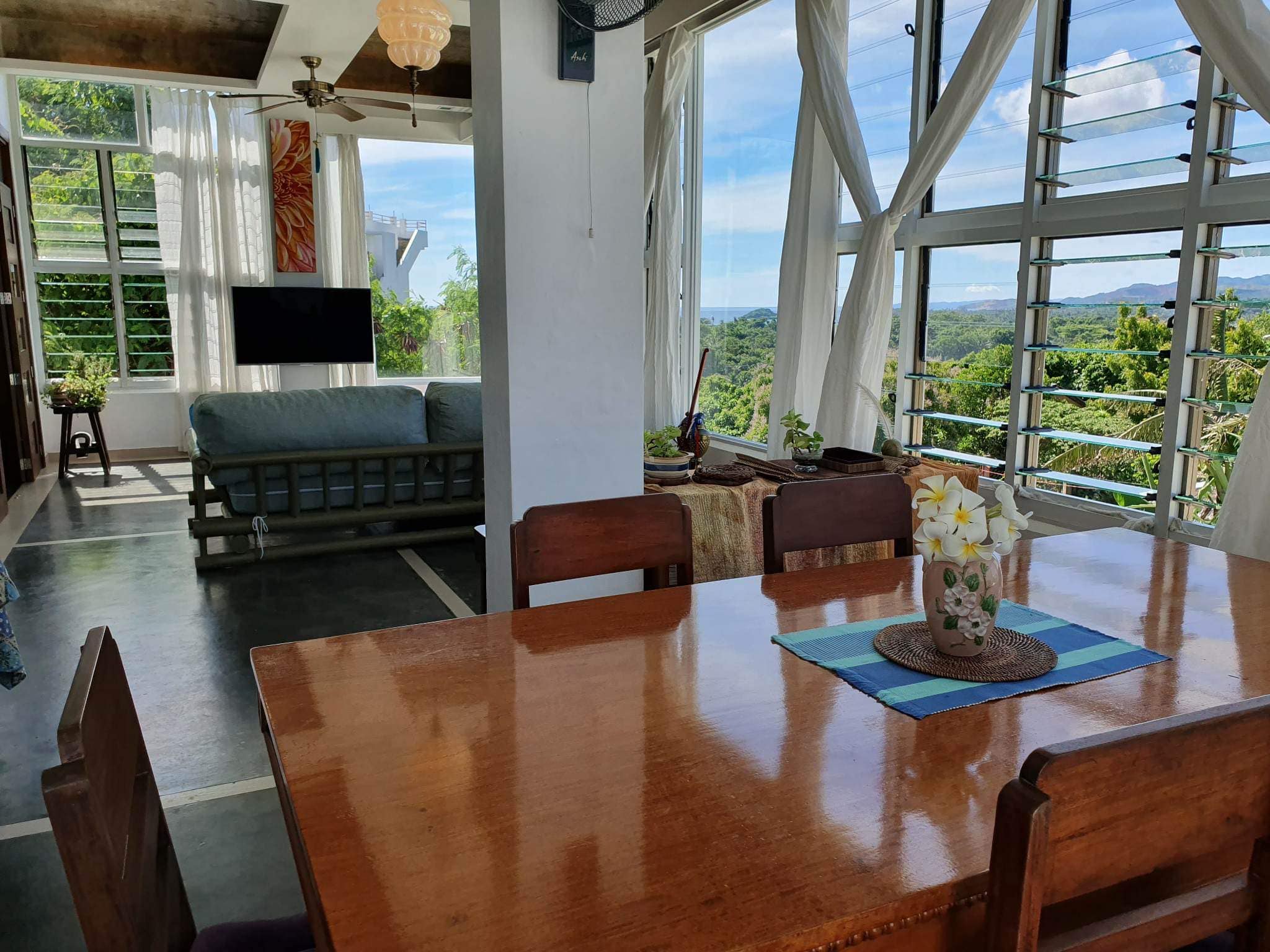 Attractive5BedroomHouseforSaleinBoracay-8.jpg