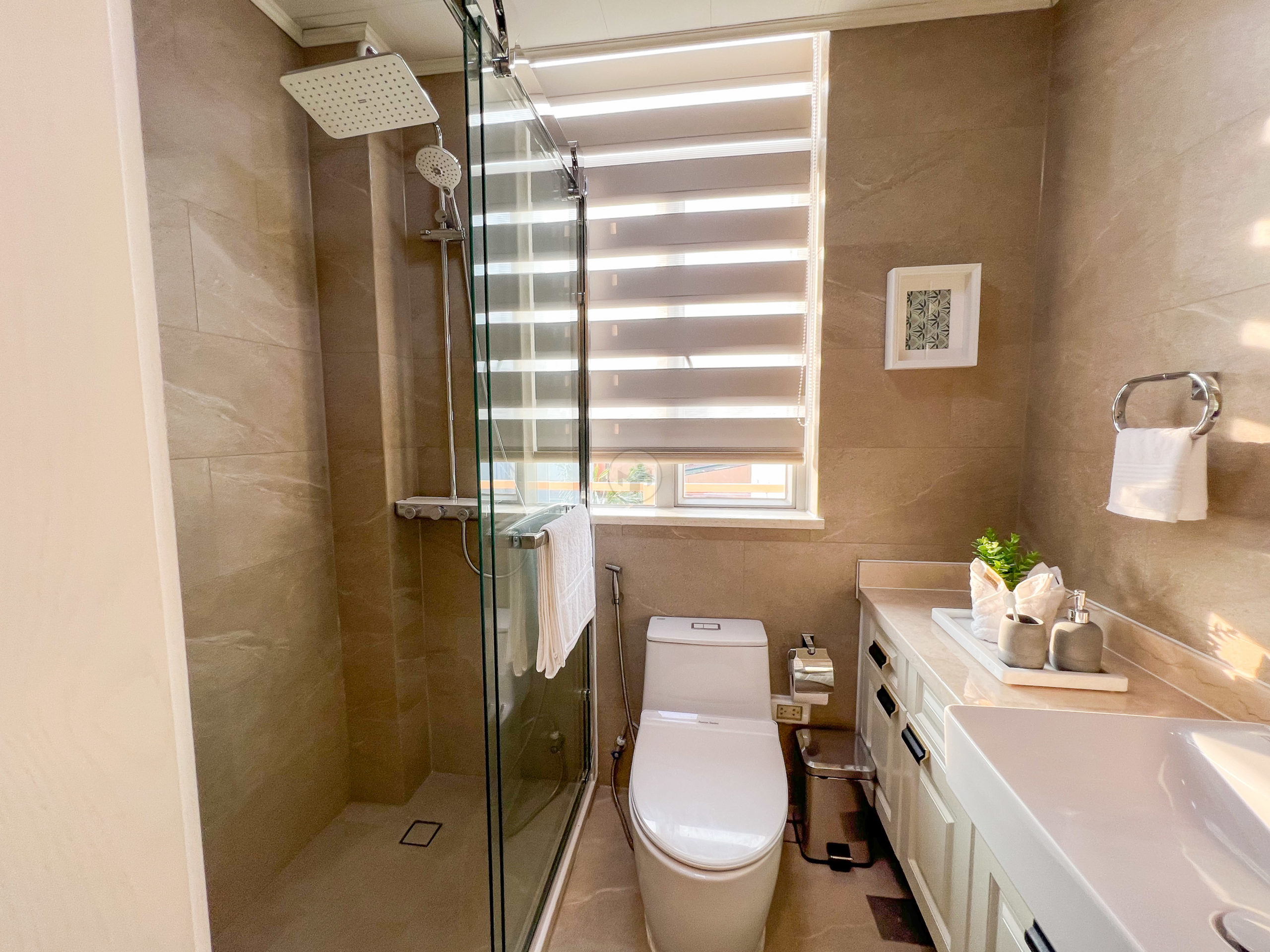 Stocked4BedroomTownhouseforSaleinSanJuan-21.jpg