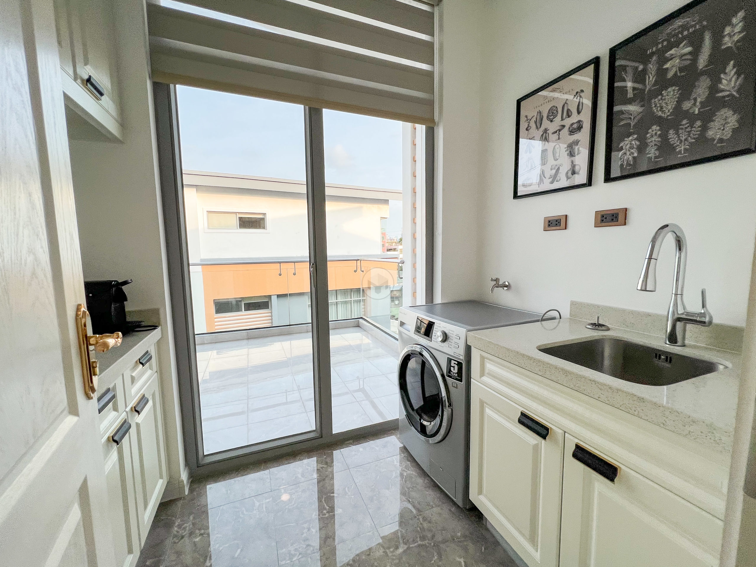 Stocked4BedroomTownhouseforSaleinSanJuan-10.jpg