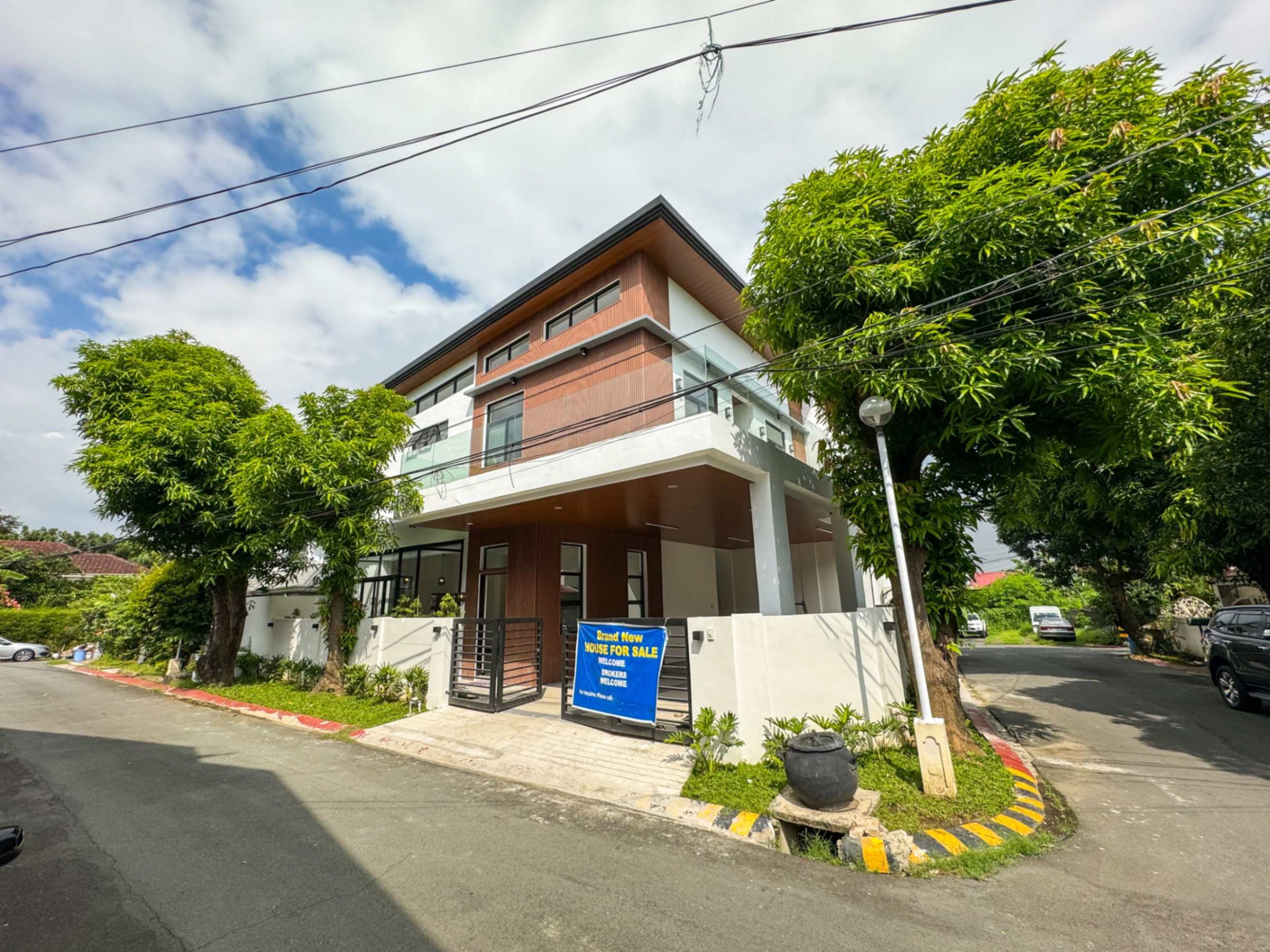 Stately4BedroomHouseforSaleinParañaqueCity-1.jpg