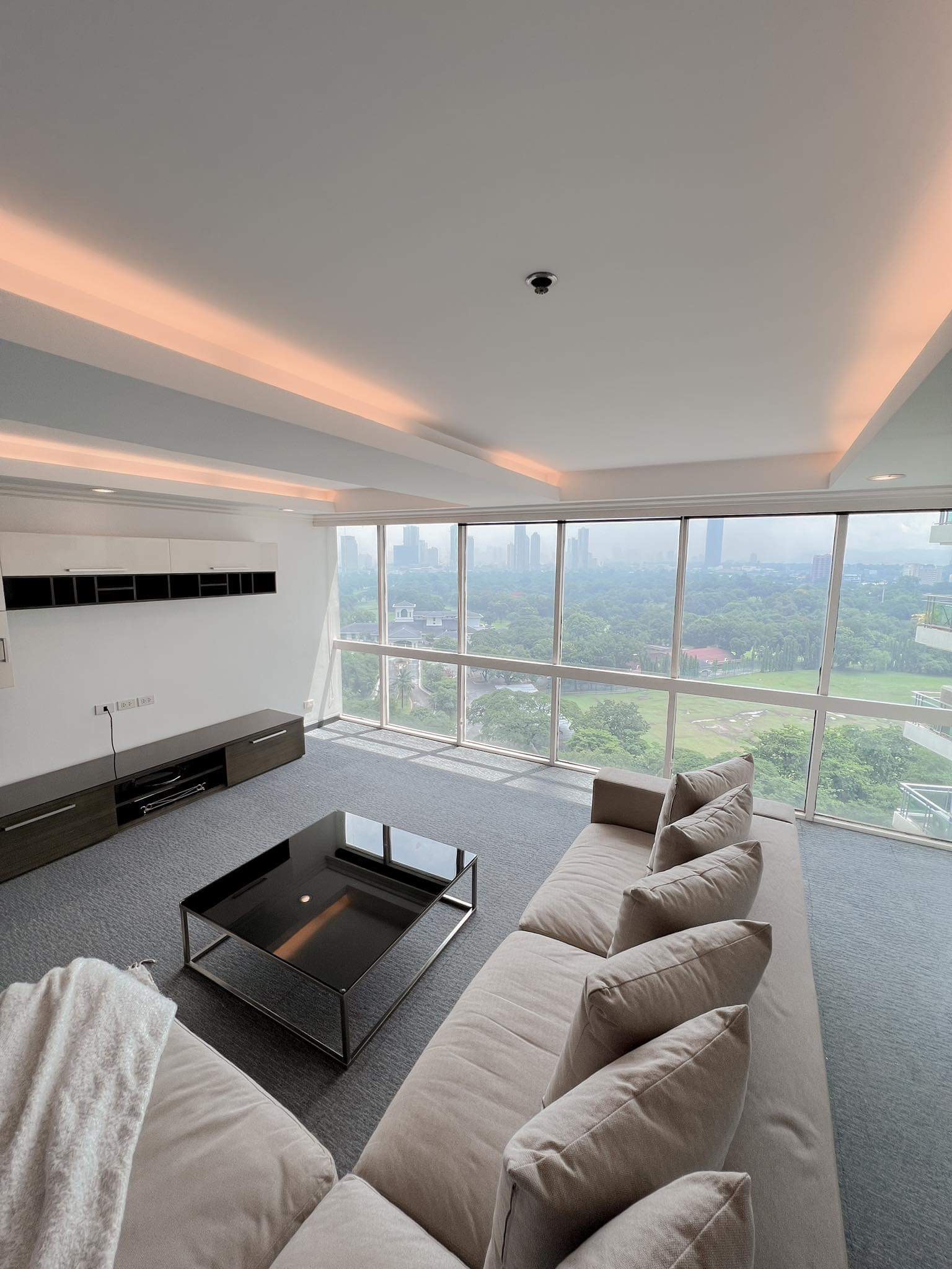 Magnetic3BedroomUnitforSaleinWackWackTwinTower’s-2.jpg