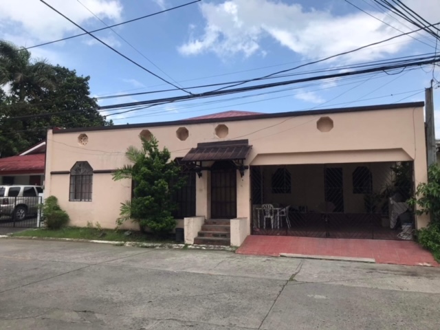 Inviting4BedroomHouseforSaleinBFHomesParañaque-1.jpg