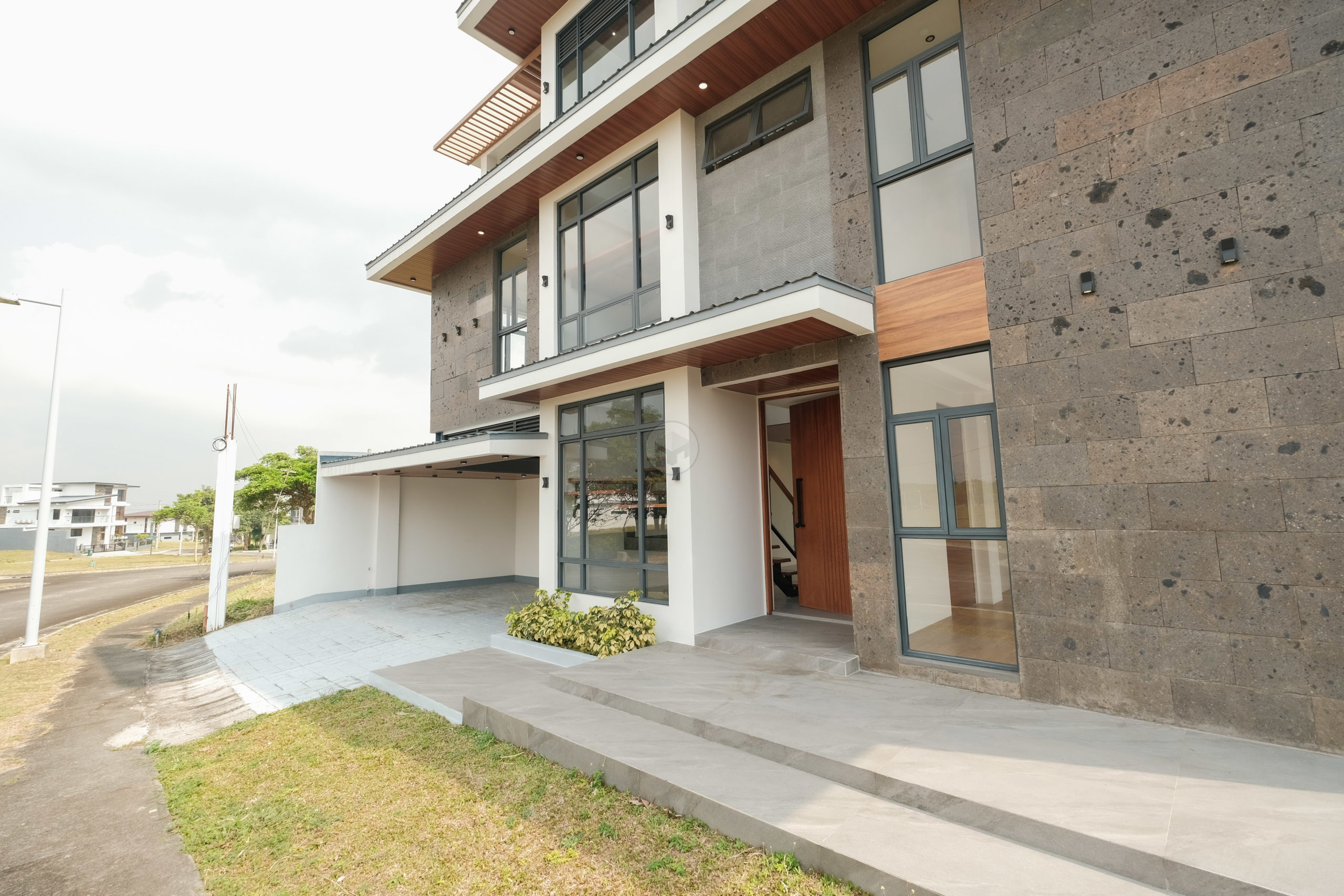 Magnetic5BedroomforSaleinVenareNuvali-1.jpg