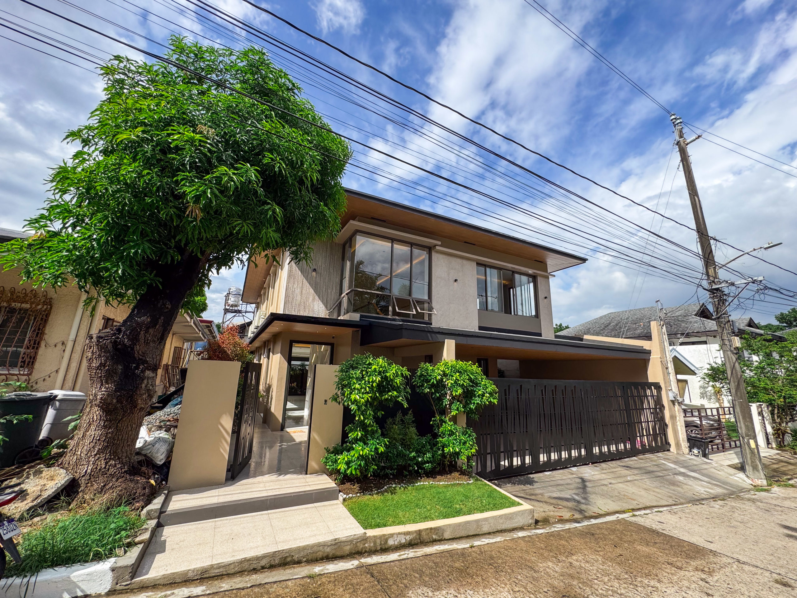 Pristine5-BedroomHouseforSaleinBFHomesParañaqueCity-1.jpg