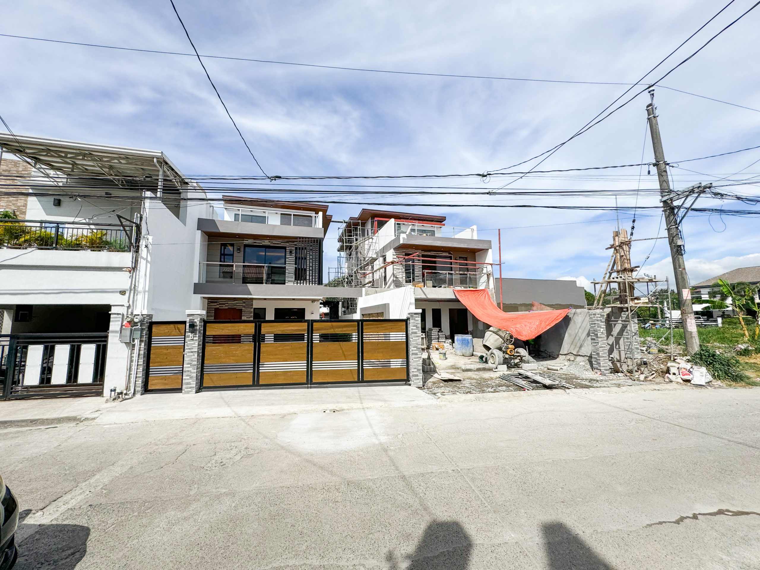 Amazing4-BedroomTownhouseforSaleinPamplona,LasPiñasCity-1.jpg
