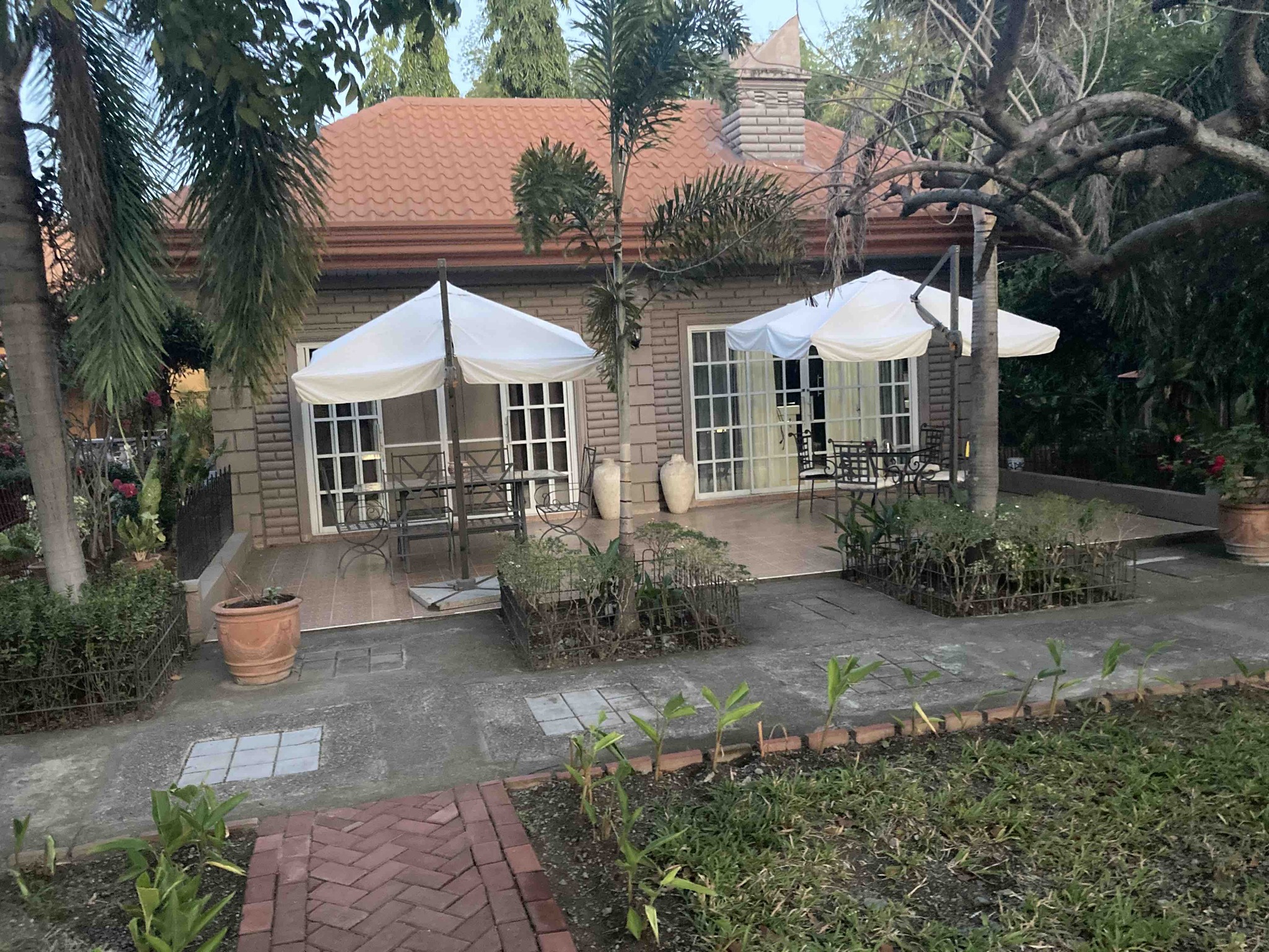 Captivating3-BedroomHouseandLotforSalewithWarehouseinLlanera,NuevaEcija-2.jpg