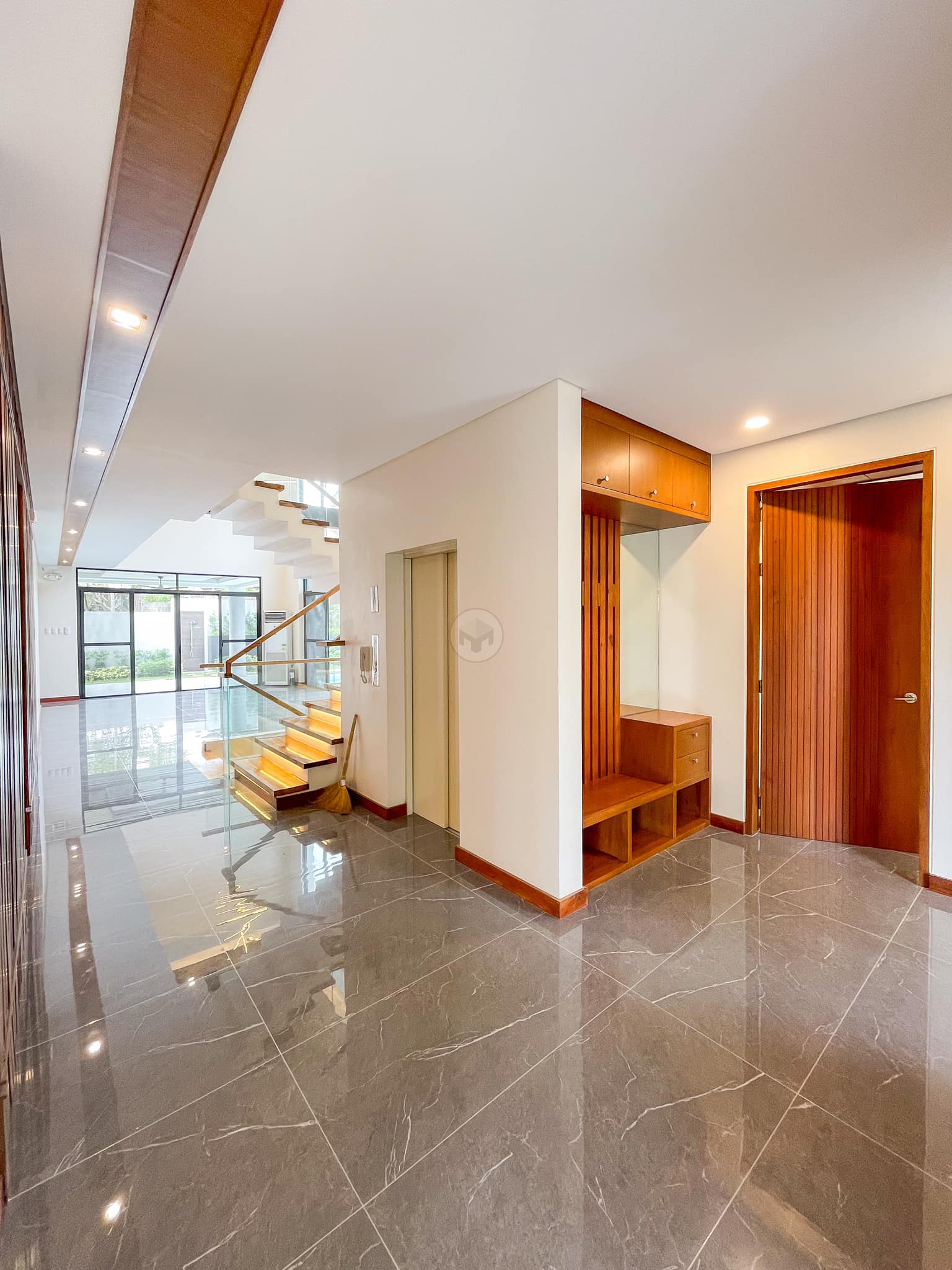 Majestic6-BedroomHouseforSaleinAyalaAlabangVillage,MuntinlupaCity-5.jpg
