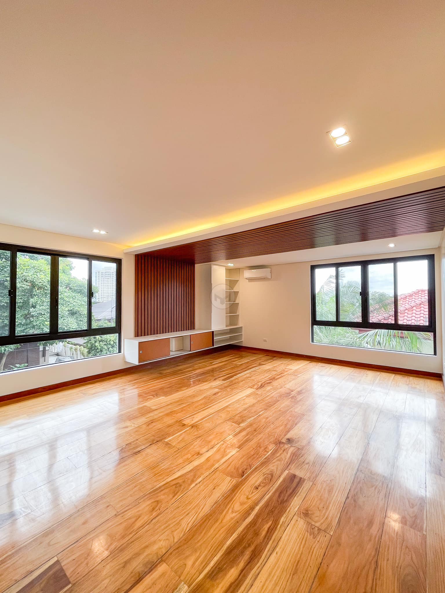 Majestic6-BedroomHouseforSaleinAyalaAlabangVillage,MuntinlupaCity-12.jpg