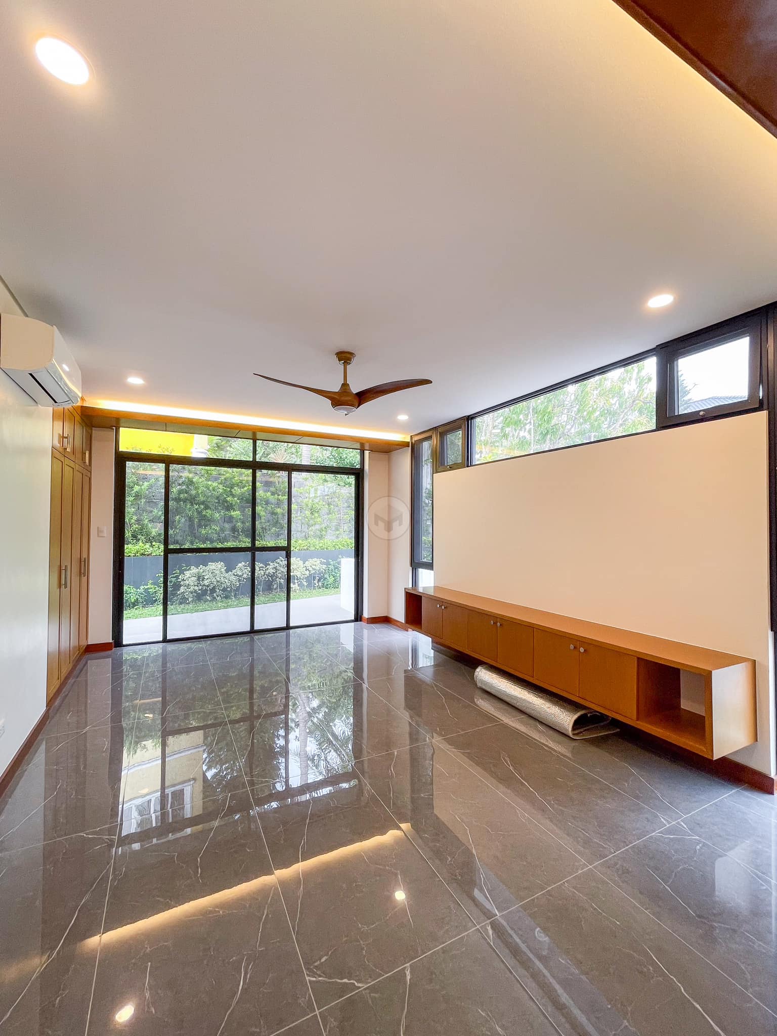Majestic6-BedroomHouseforSaleinAyalaAlabangVillage,MuntinlupaCity-8.jpg