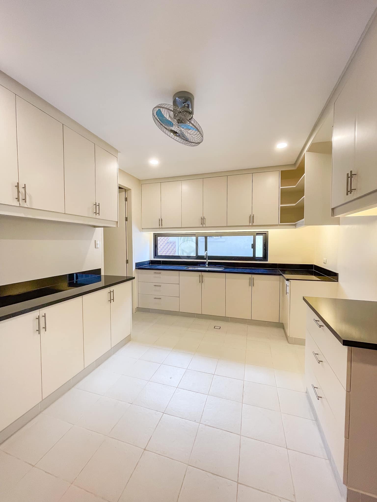 Majestic6-BedroomHouseforSaleinAyalaAlabangVillage,MuntinlupaCity-11.jpg