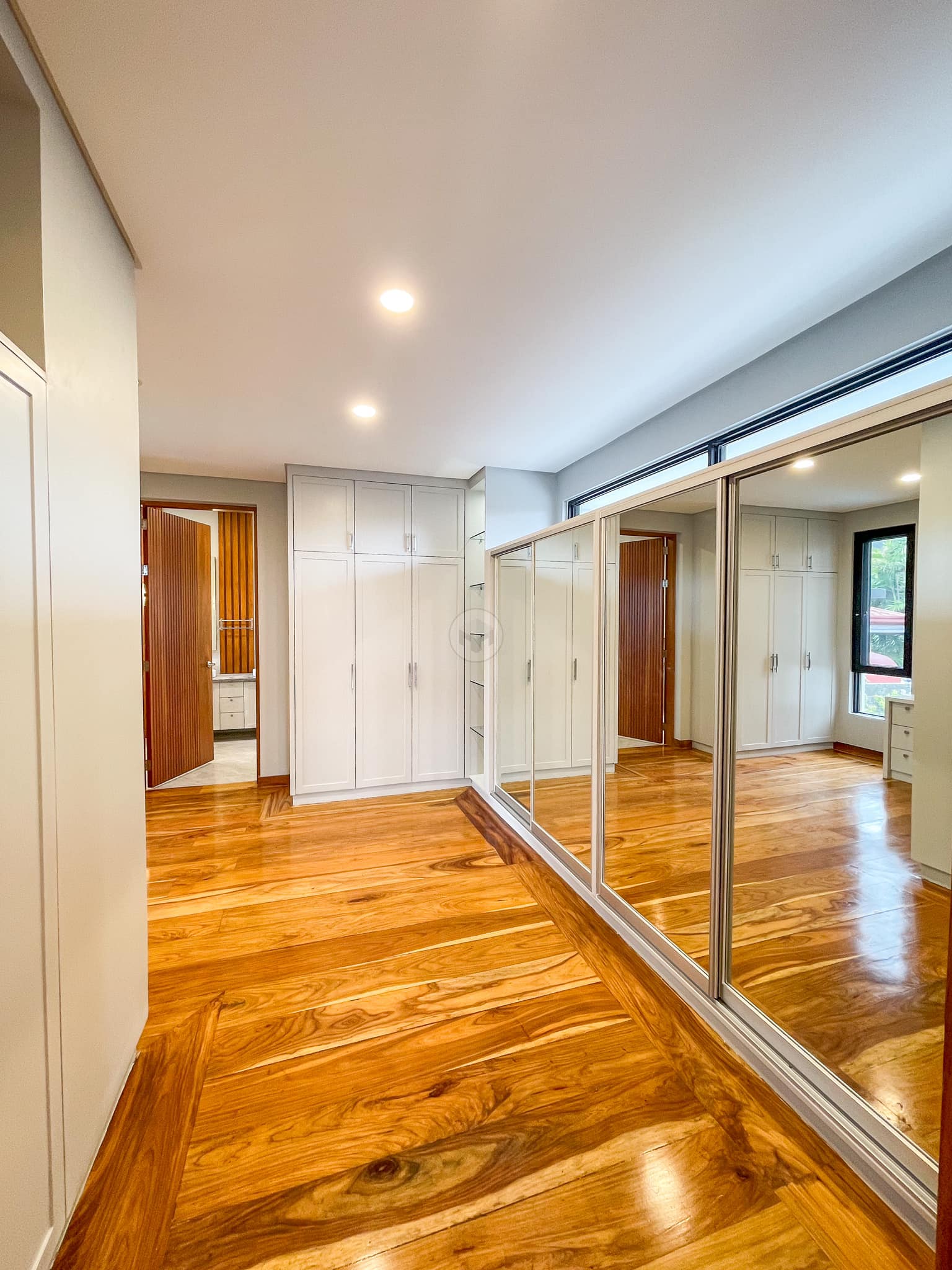Majestic6-BedroomHouseforSaleinAyalaAlabangVillage,MuntinlupaCity-15.jpg