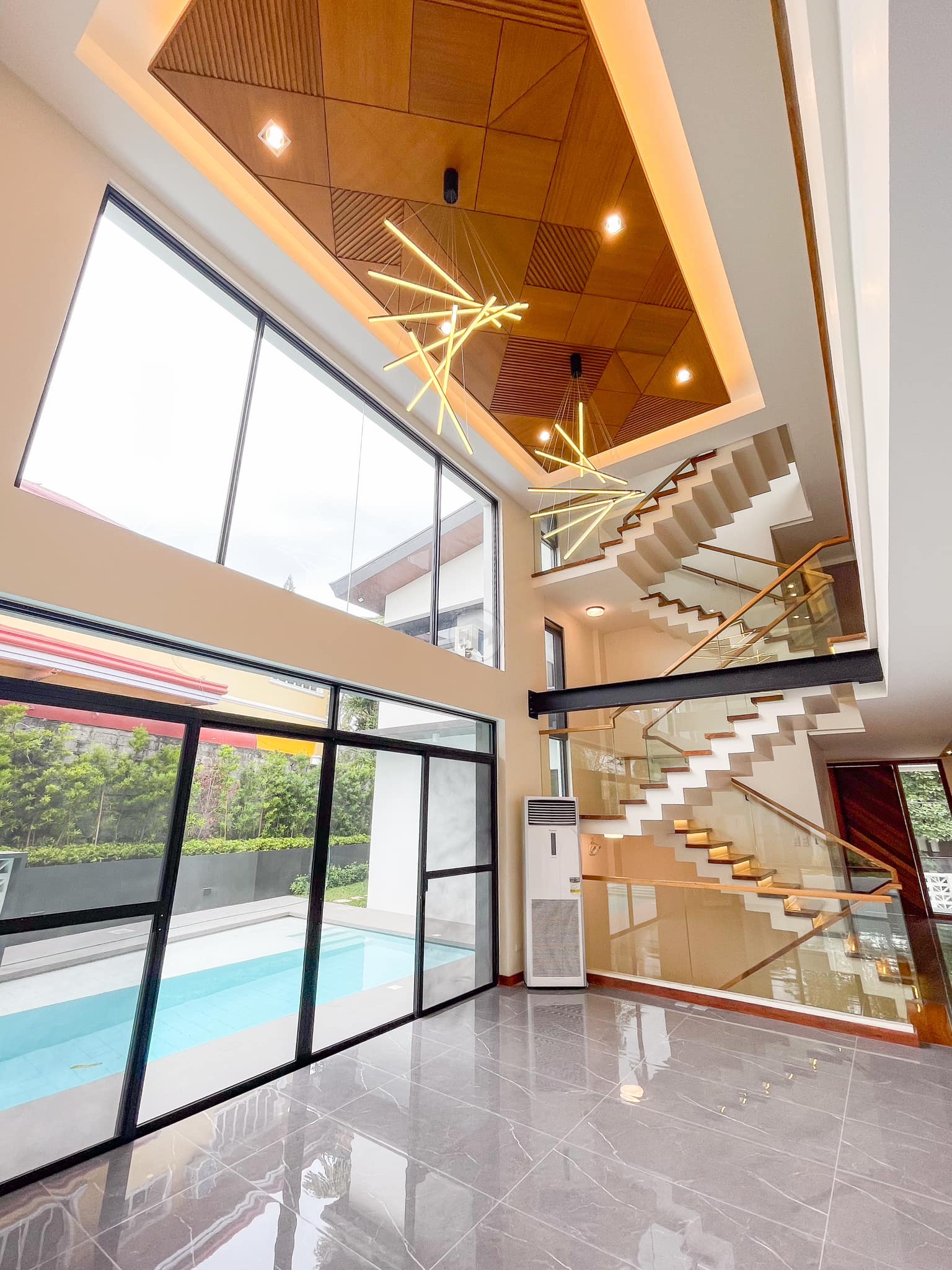 Majestic6-BedroomHouseforSaleinAyalaAlabangVillage,MuntinlupaCity-6.jpg