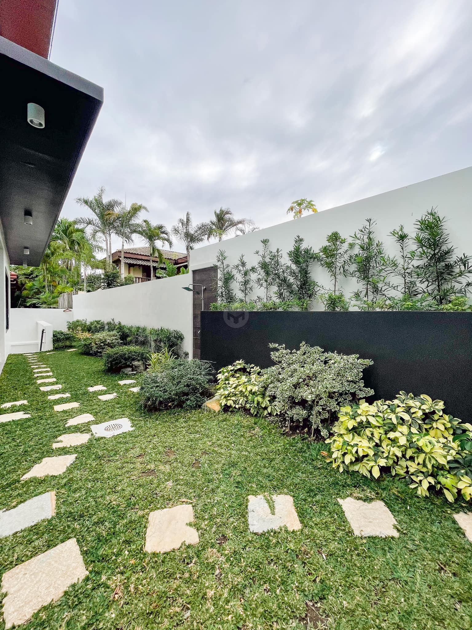 Majestic6-BedroomHouseforSaleinAyalaAlabangVillage,MuntinlupaCity-2.jpg