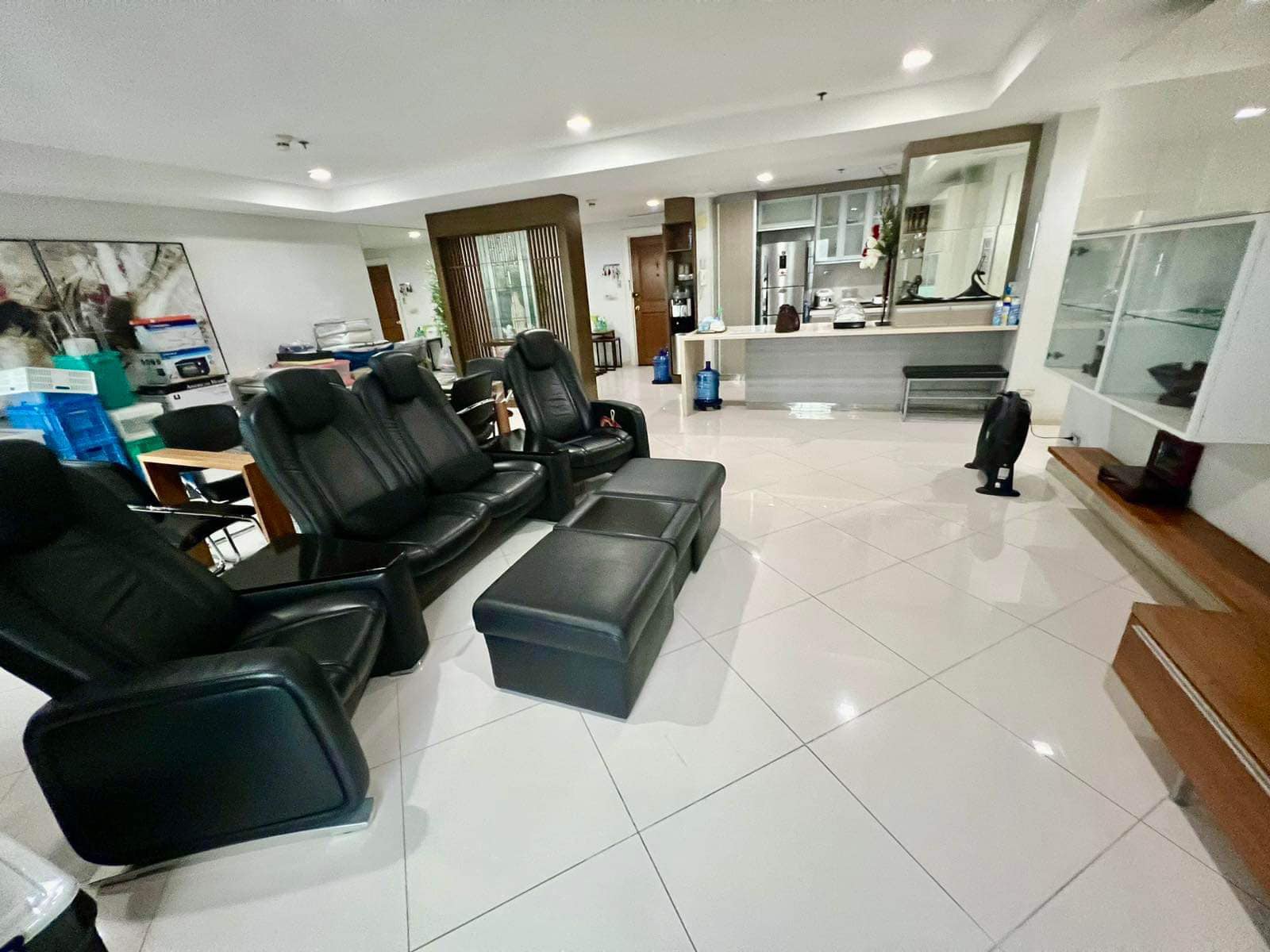 Lovely2-BedroomsCondoUnitforSaleinRobinsonsPlace,Manila-1.jpg