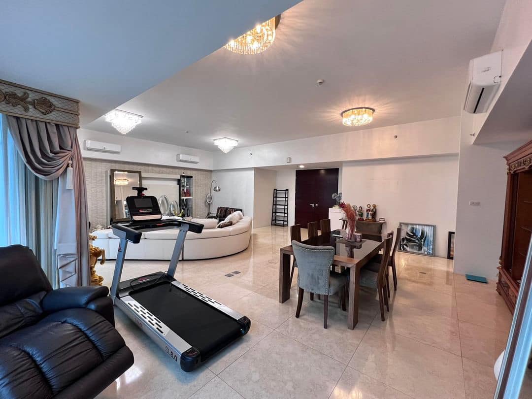 Sophisticated4-BedroomCondoUnitforSaleinGrandHyattResidenceTower1-1.jpg
