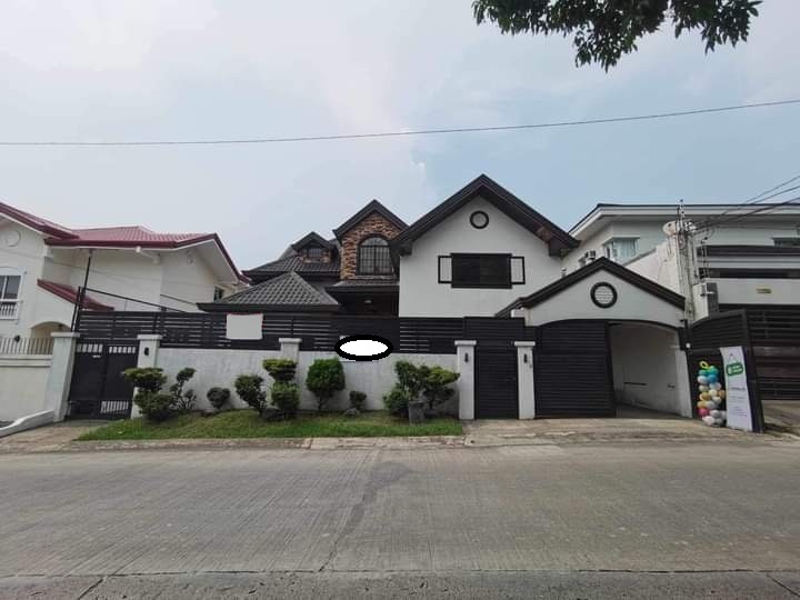 Enchanting4-BedroomHouseforSaleinBFHomesLasPiñasCity-1.jpg