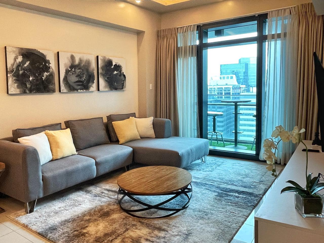 Charming1-BedroomCondoUnitforSaleinForbestownRoad,BGC,Taguig-1.jpg