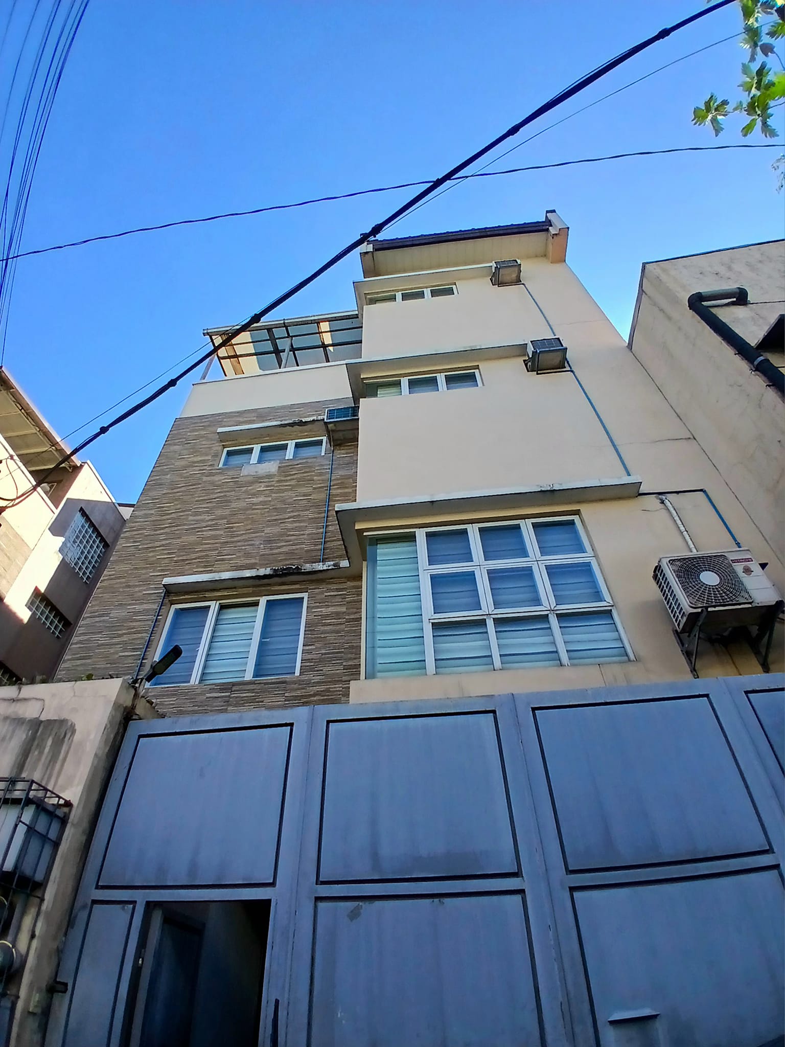 Trendy3-BedroomTownhouseforSaleinCubao,QuezonCity-2.jpg