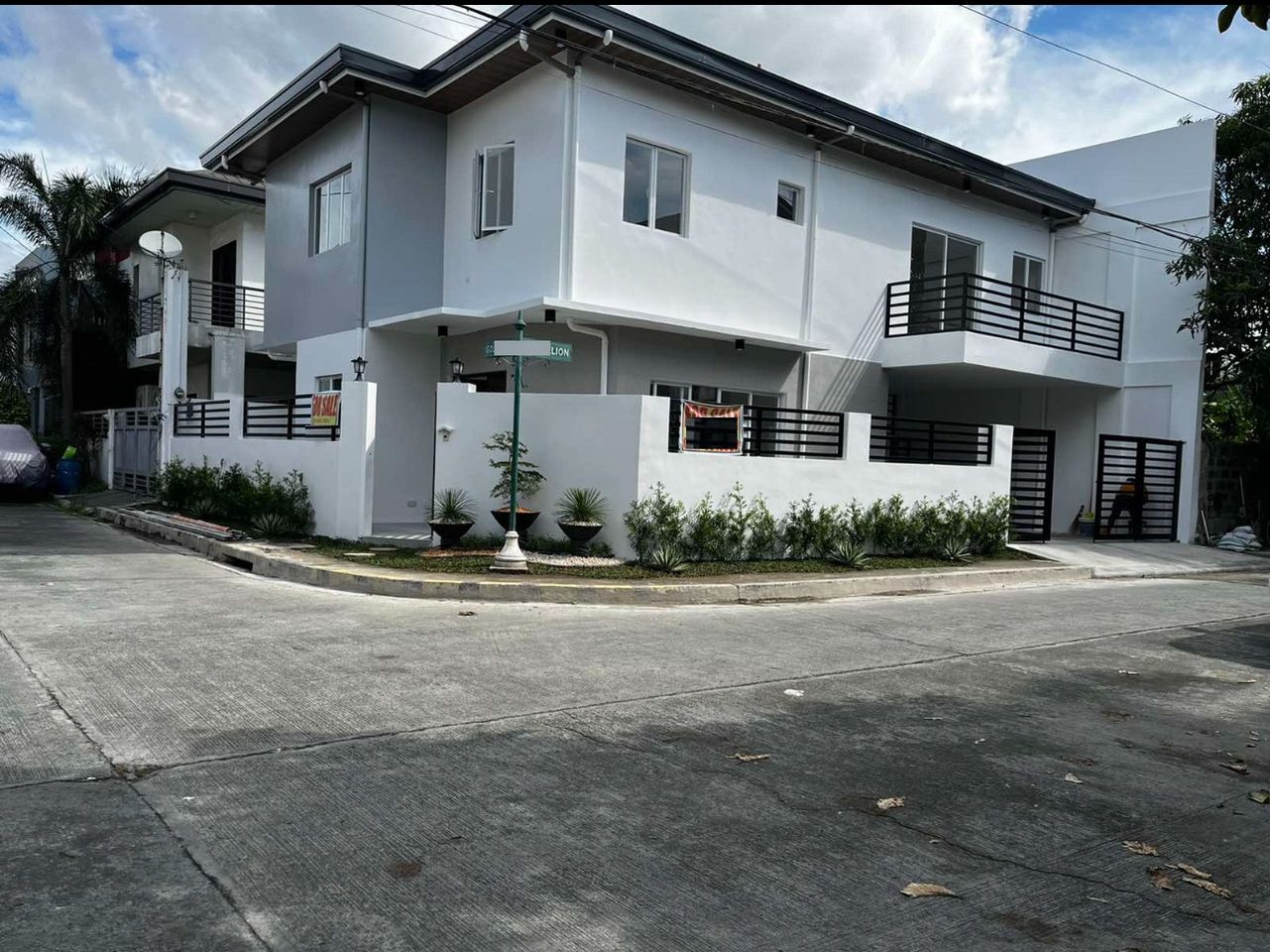 Charming4-BedroomHouseforSaleinSanJuan,Taytay,Rizal-1.jpg