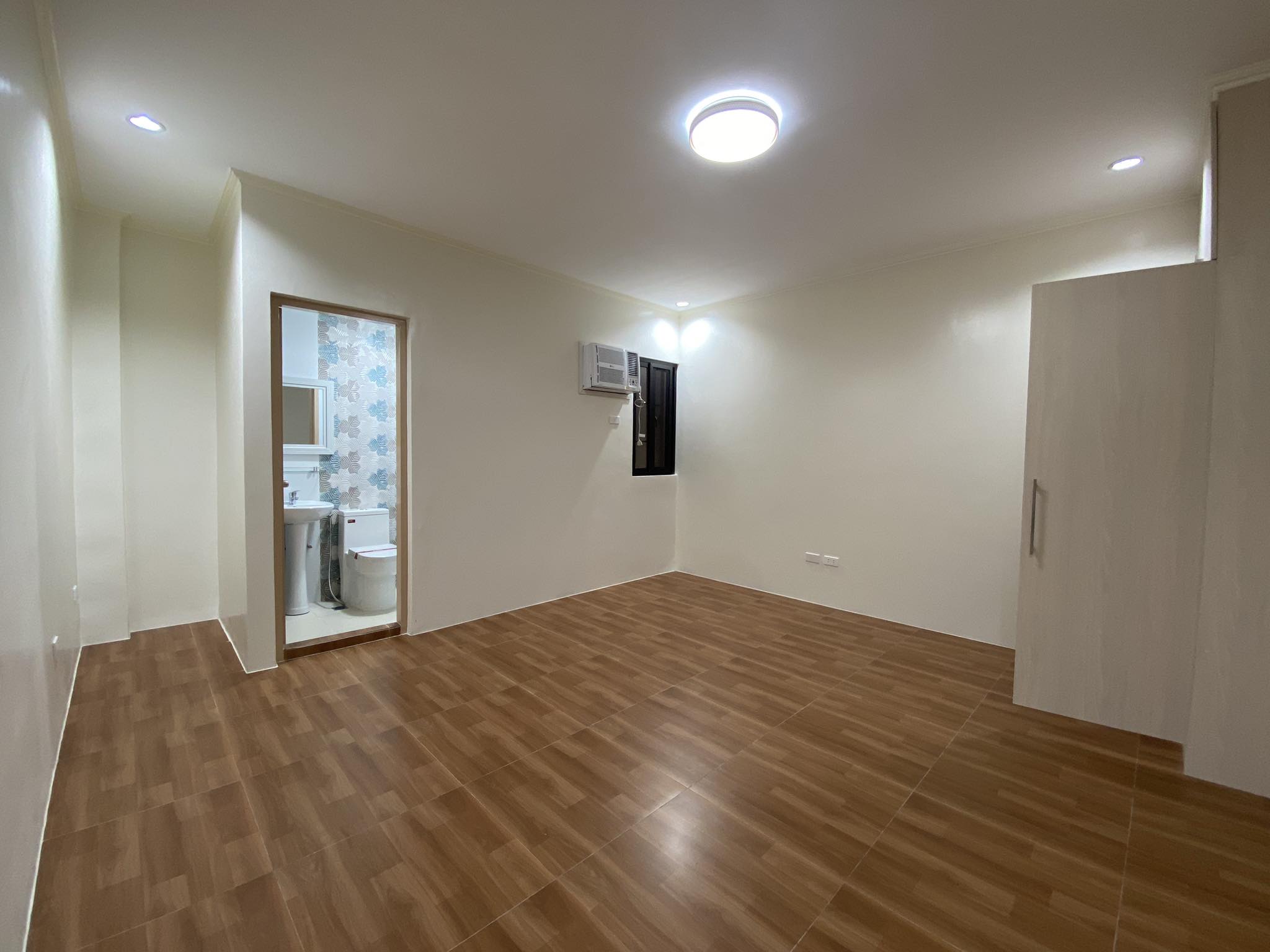 Modern4-BedroomTownhouseforSaleinProject6,QuezonCity-6.jpg