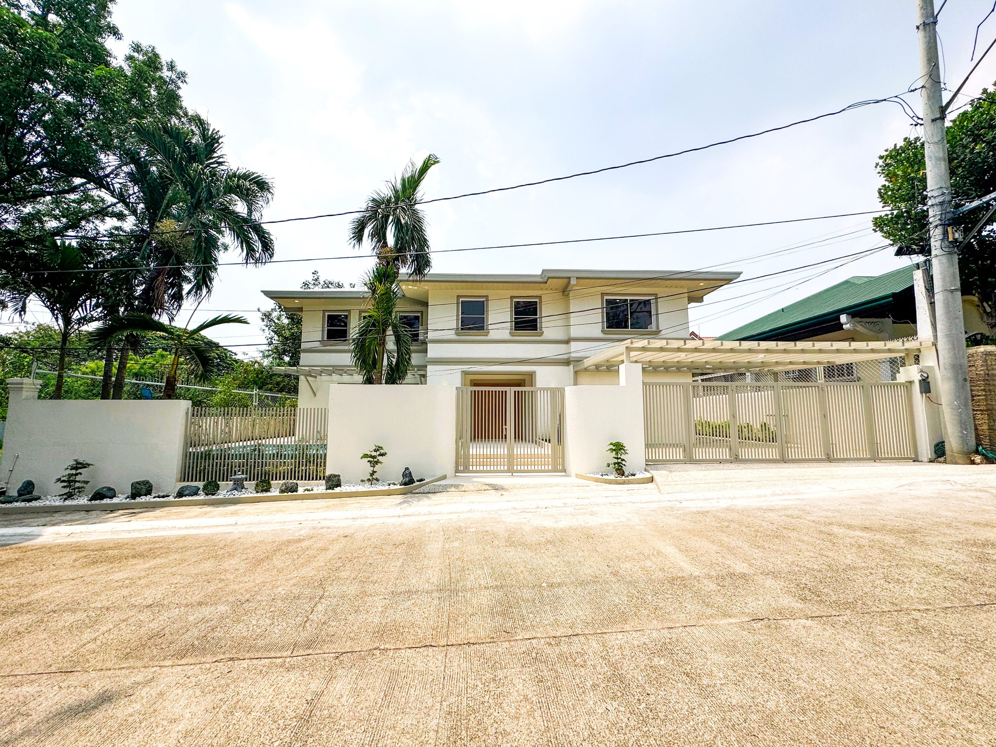 Stunning5-BedroomHouseforSaleinHillsboroughSubdivision,AlabangMuntinlupaCity-2.jpg