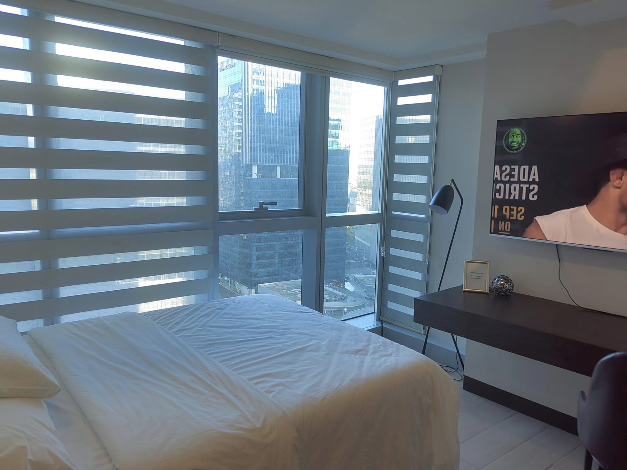 Cozy1-BedroomCondoUnitforSaleinUptownParksuitesTower1,BGC,Taguig-2.jpg